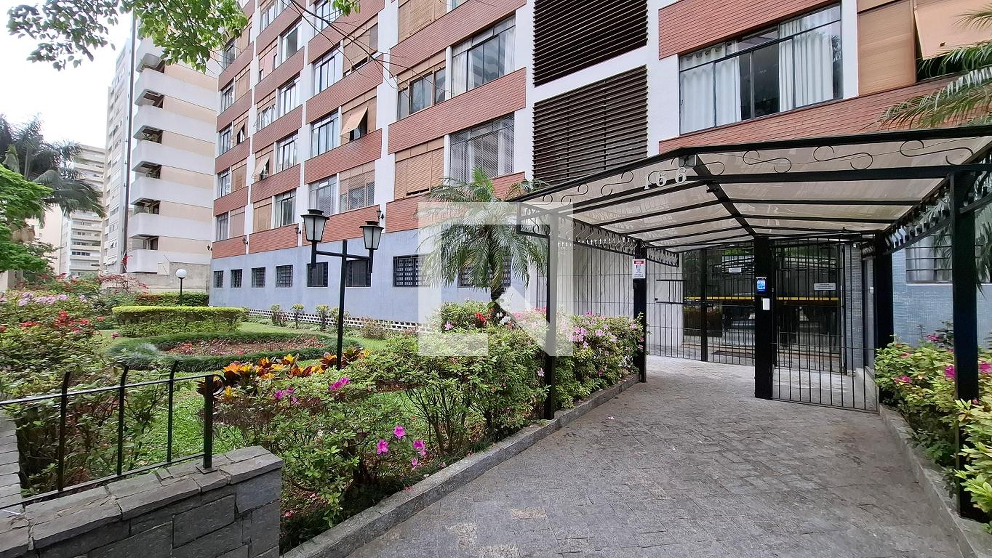 Entrada do Prédio - Bamby