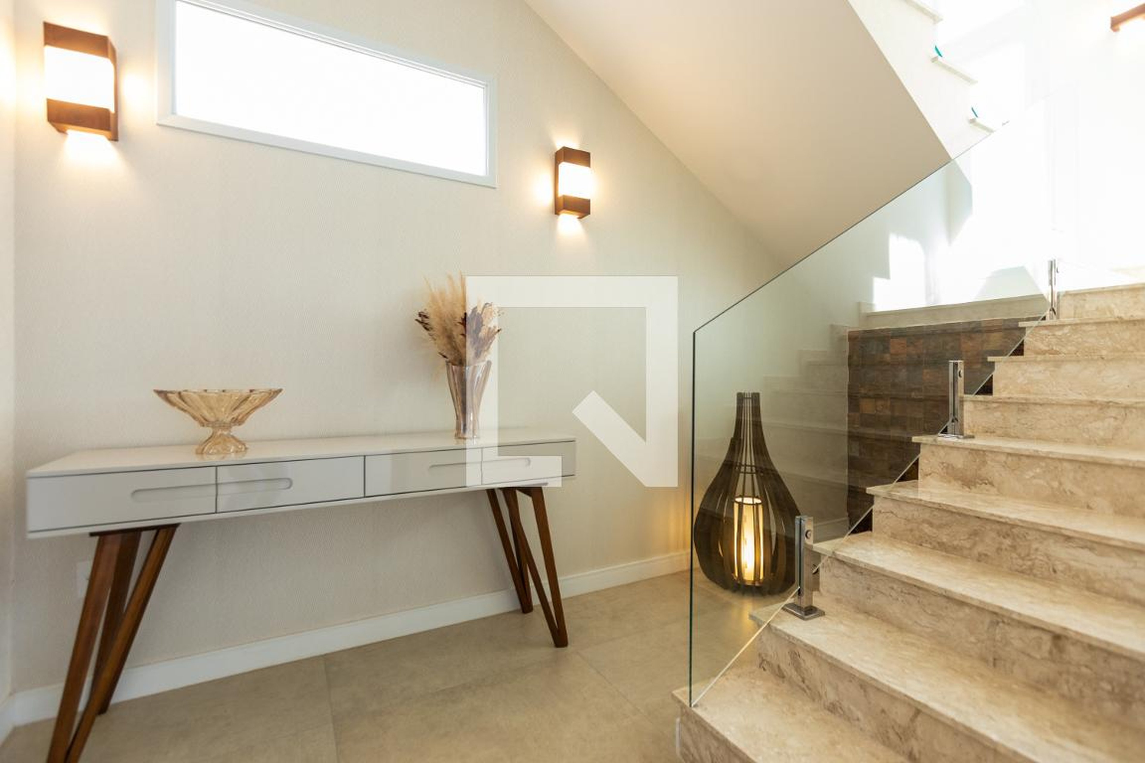 Hall de Entrada Condomínio em Rua Rio das Ostras, 42