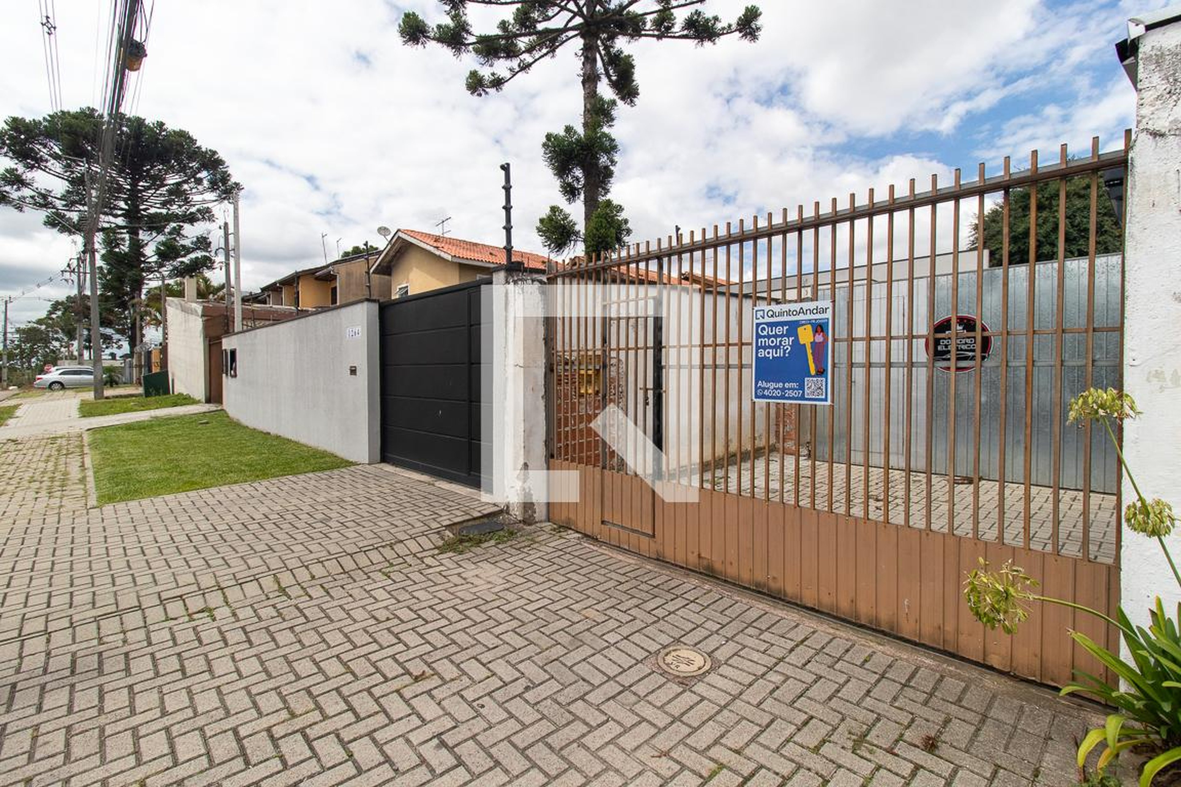 Fachada Condomínio em Rua Arthur Manoel Iwersen, 1252