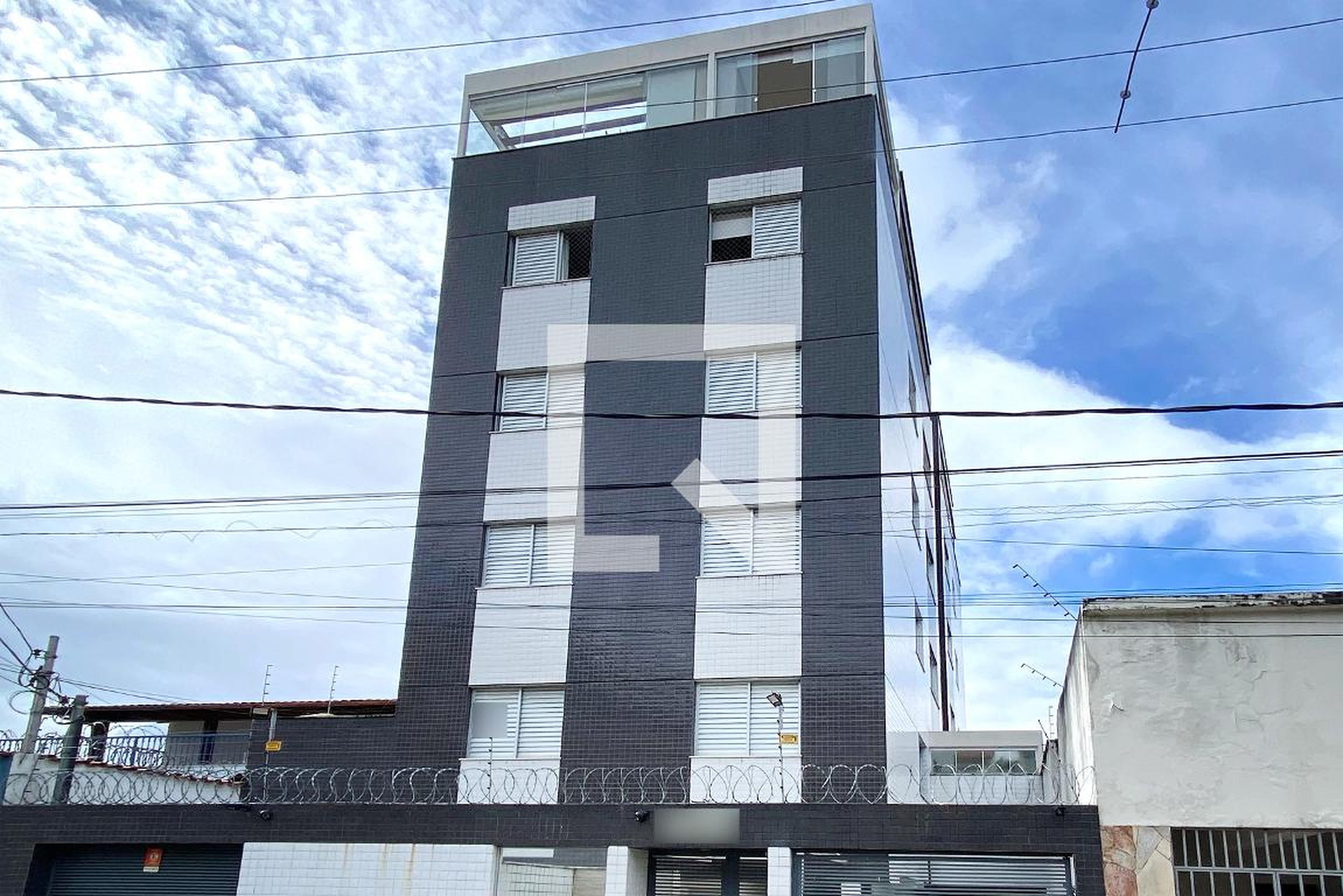 Fachada Condomínio em Rua Gonçalves de Melo, 65