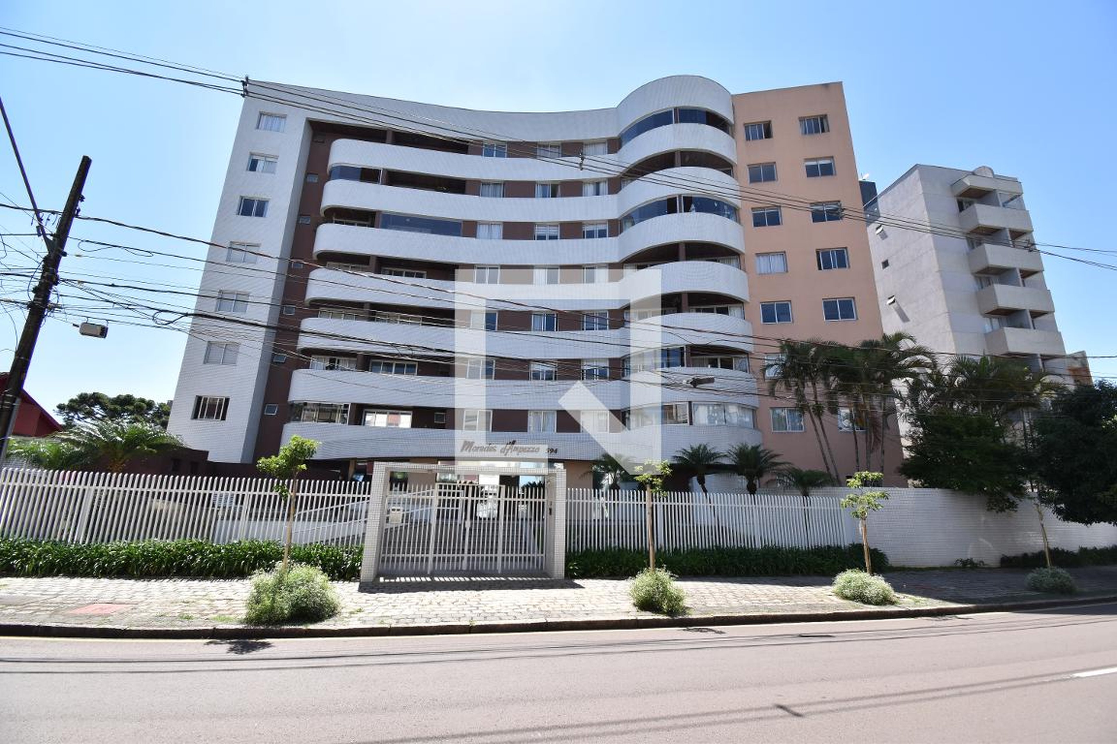 Fachada do Prédio Condomínio em Rua Alberto Folloni, 594