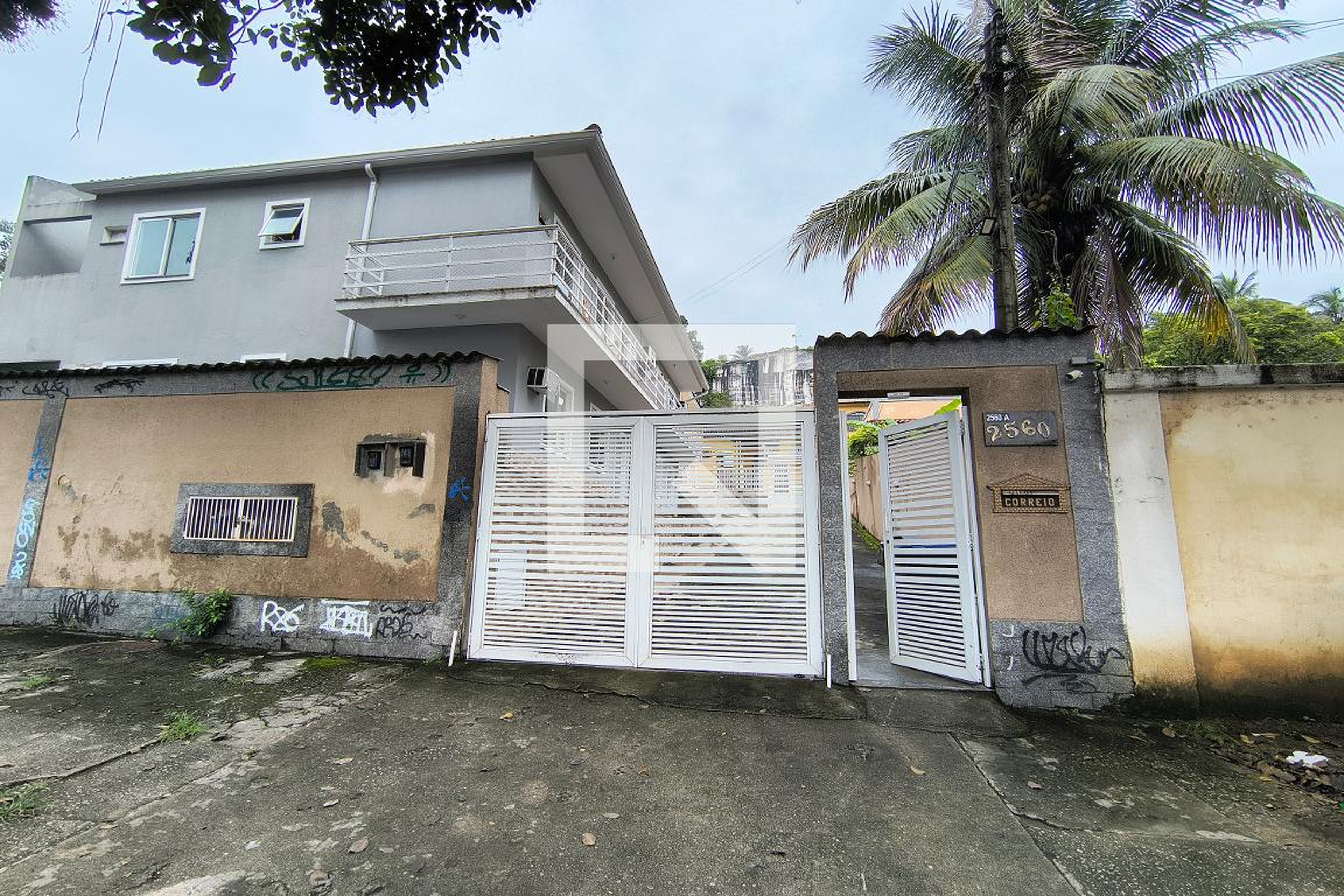 Fachada Condomínio em Estrada Rodrigues Caldas, 2560