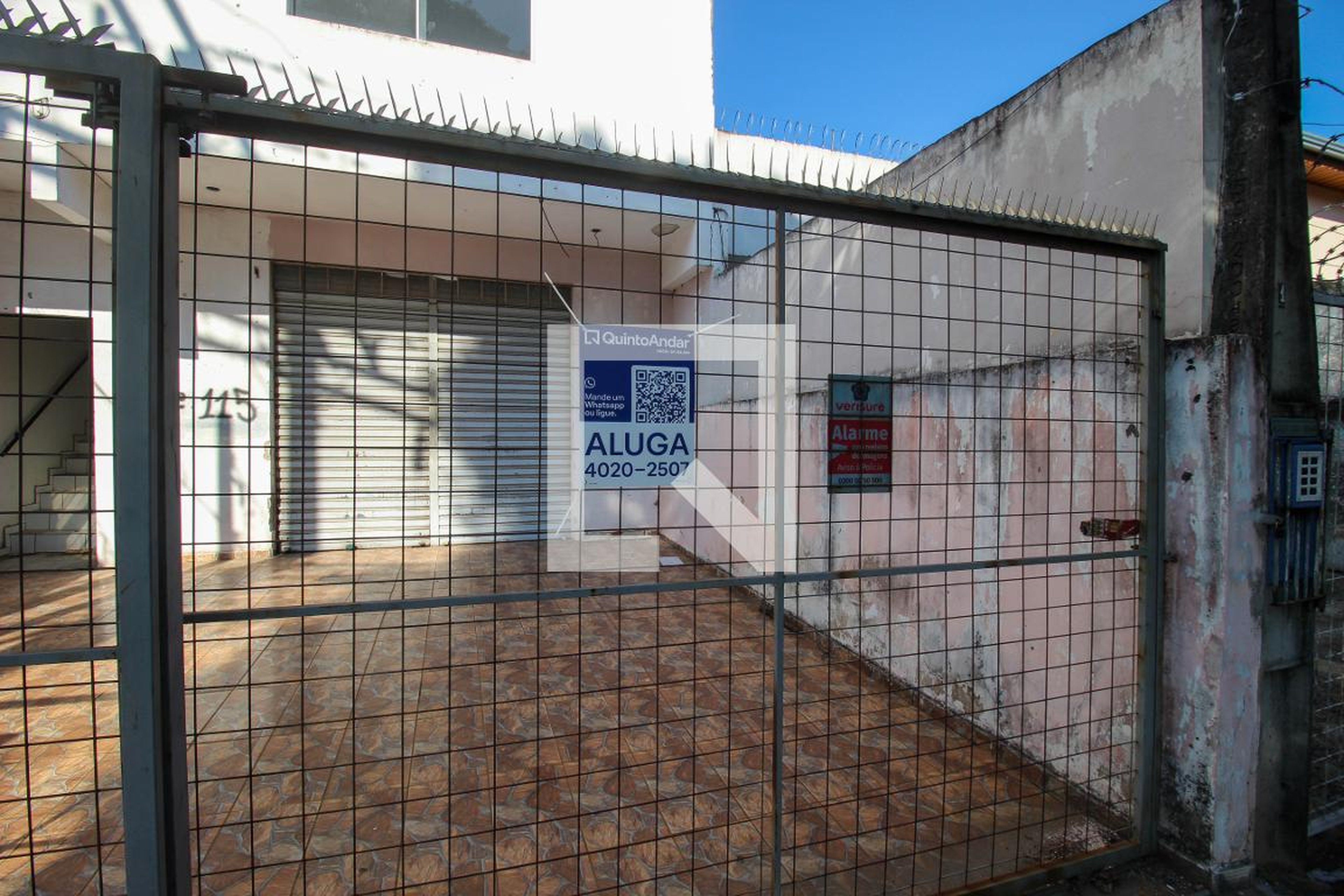 Fachada Condomínio em Rua Fernando Ribas Parra, 115