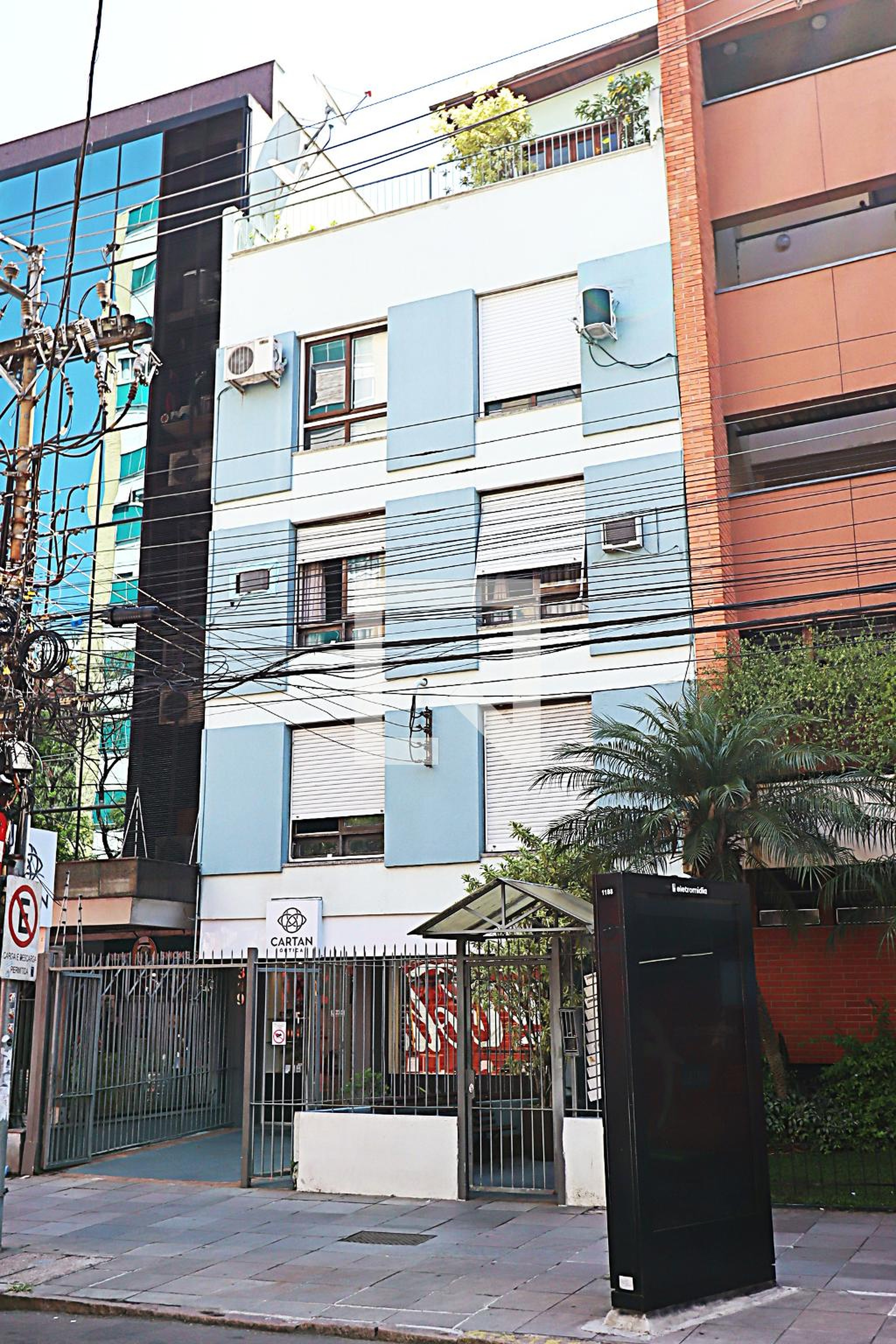 Fachada do Prédio Condomínio em Rua Fernandes Vieira, 317