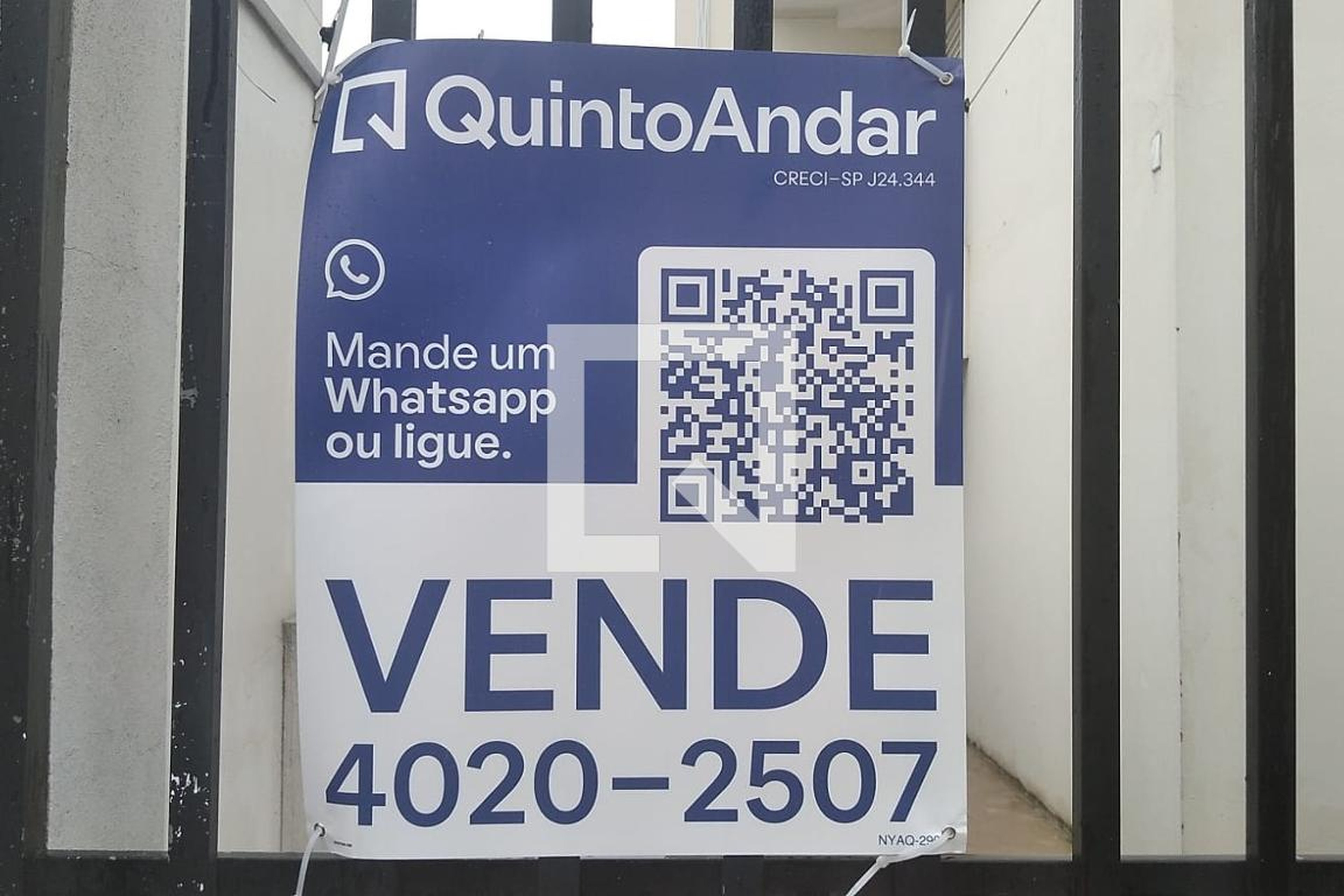 Fachada Condomínio em Rua Izabel de Oliveira, 187