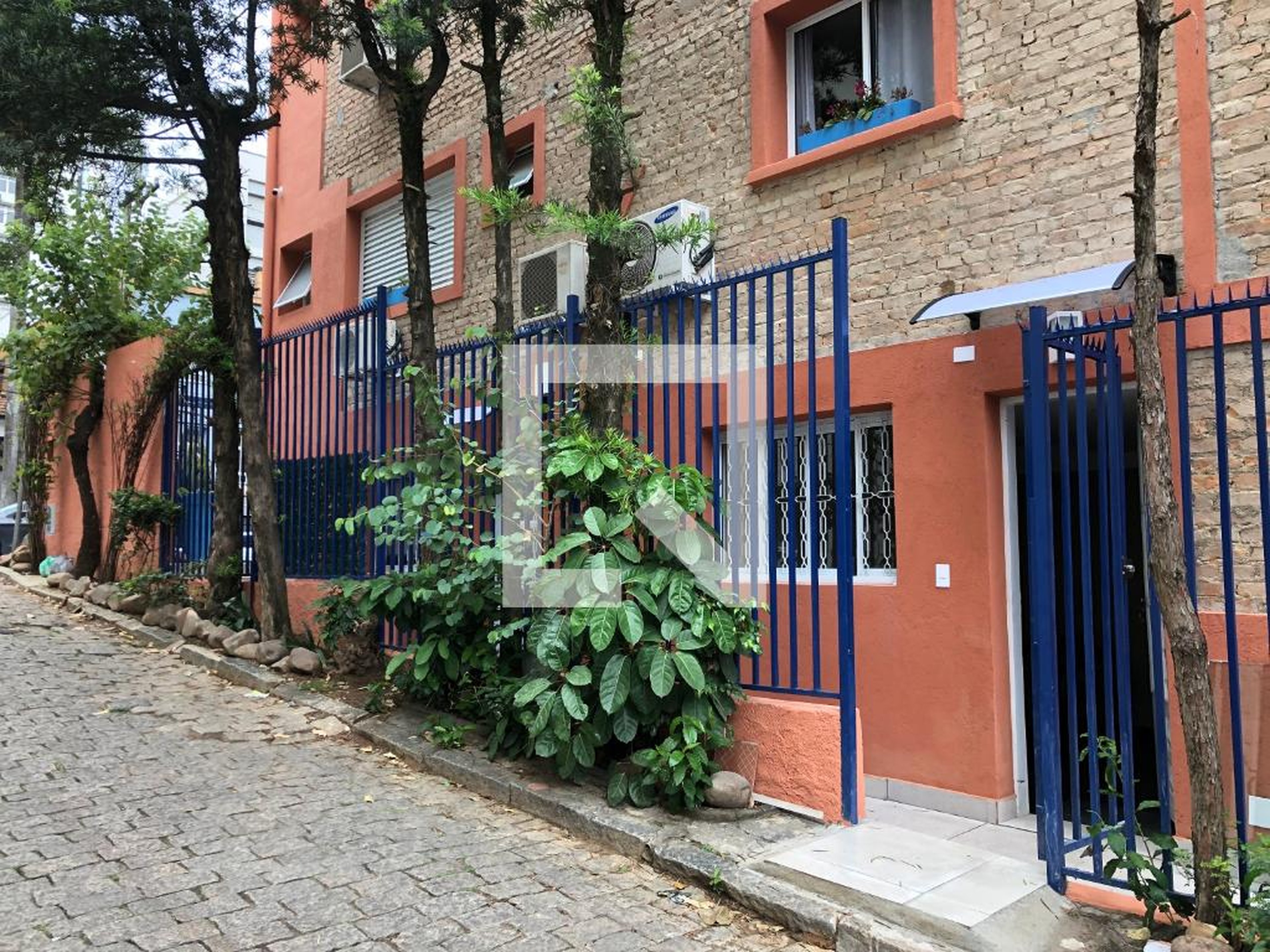 Fachada Condomínio em Rua João Moura, 465