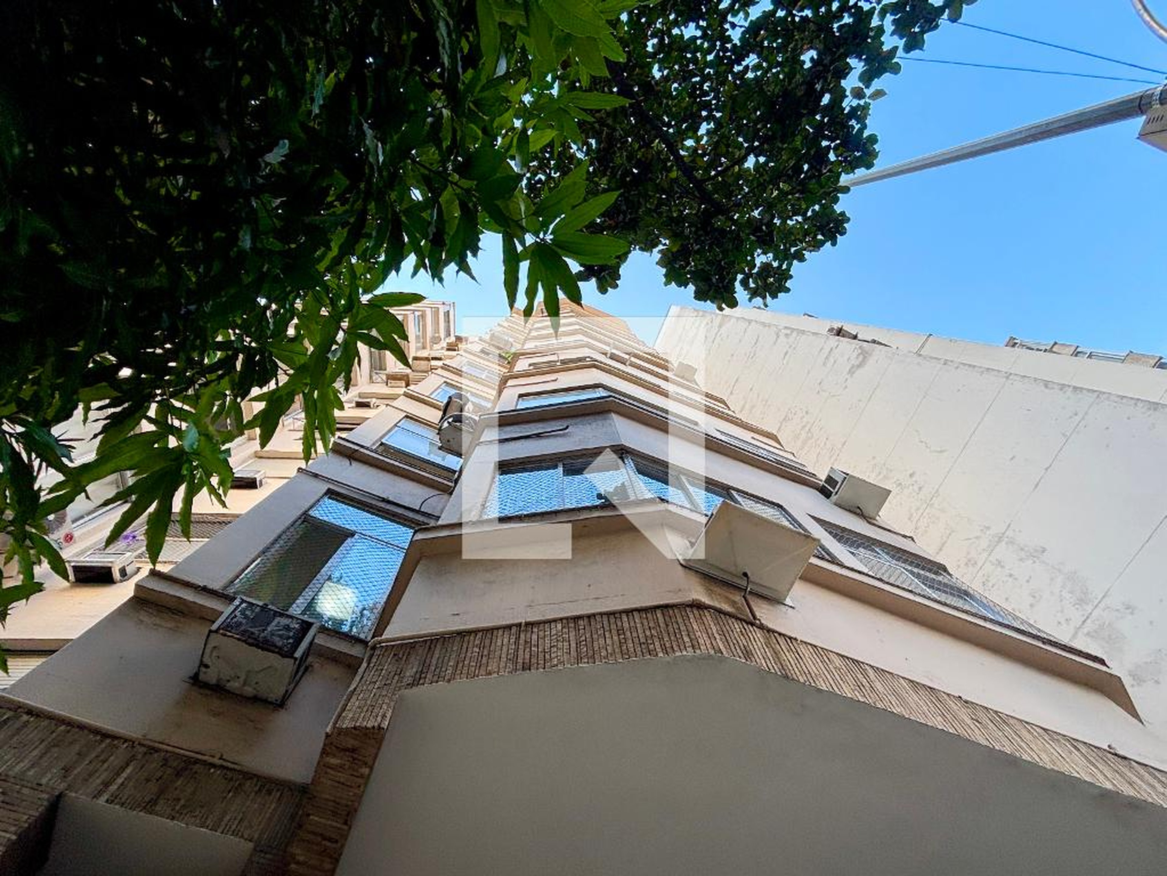 Fachada Condomínio em Rua Pompeu Loureiro, 1