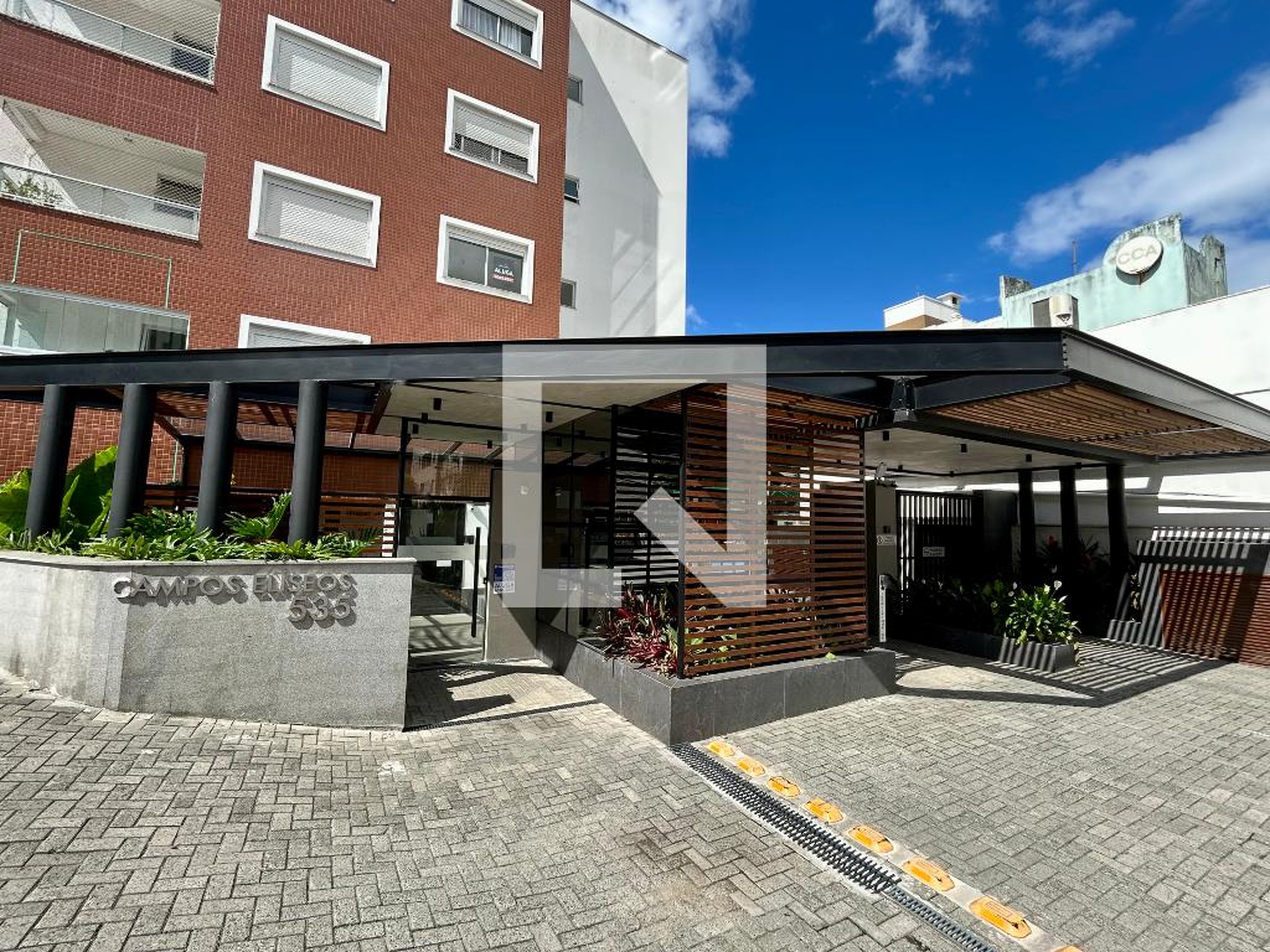 Fachada Condomínio em Rua Delminda Silveira, 525