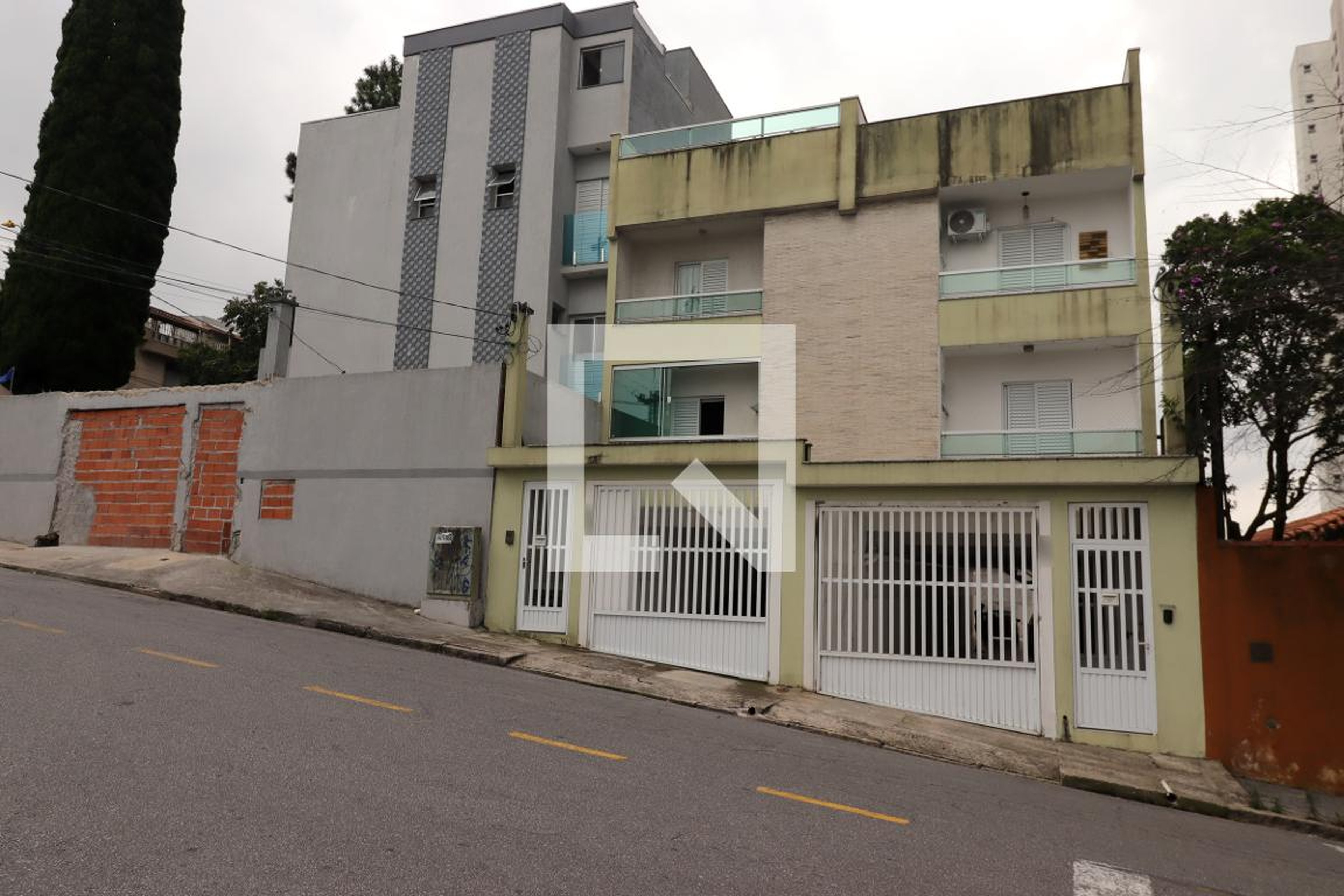 Fachada Condomínio em Rua Manuel Ribeiro, 220