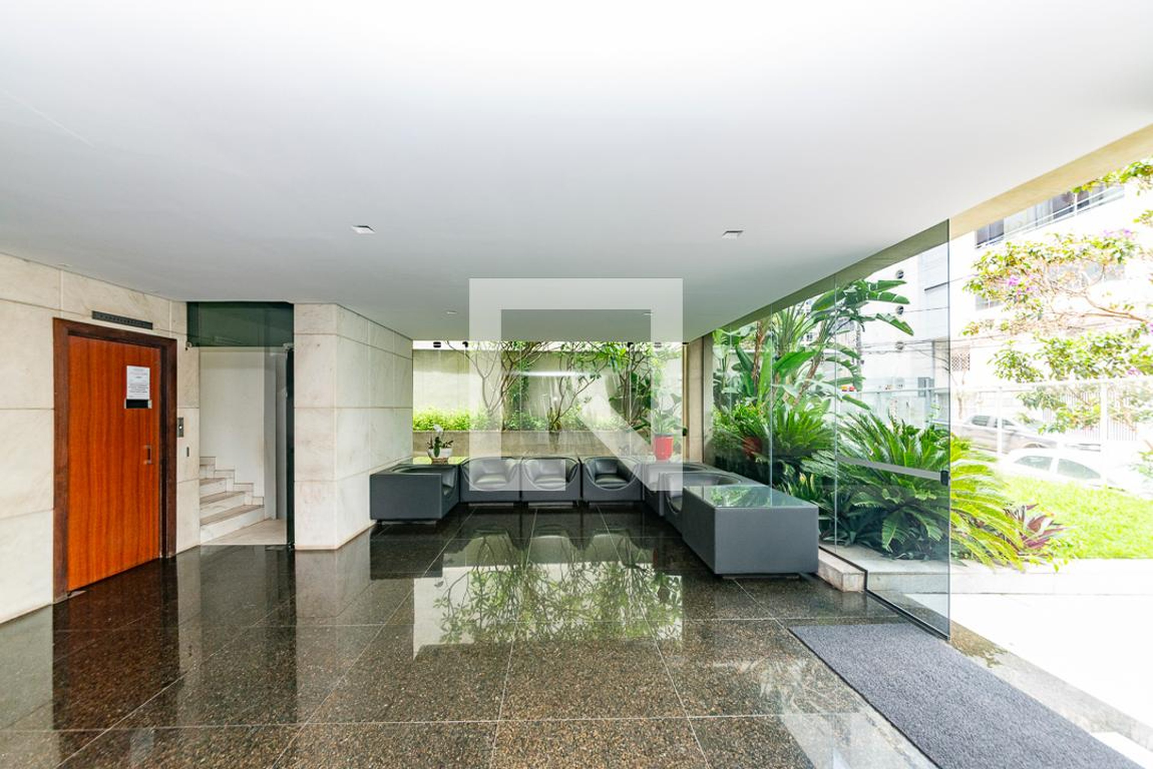 Hall de entrada Condomínio em Rua Dias Adorno, 317