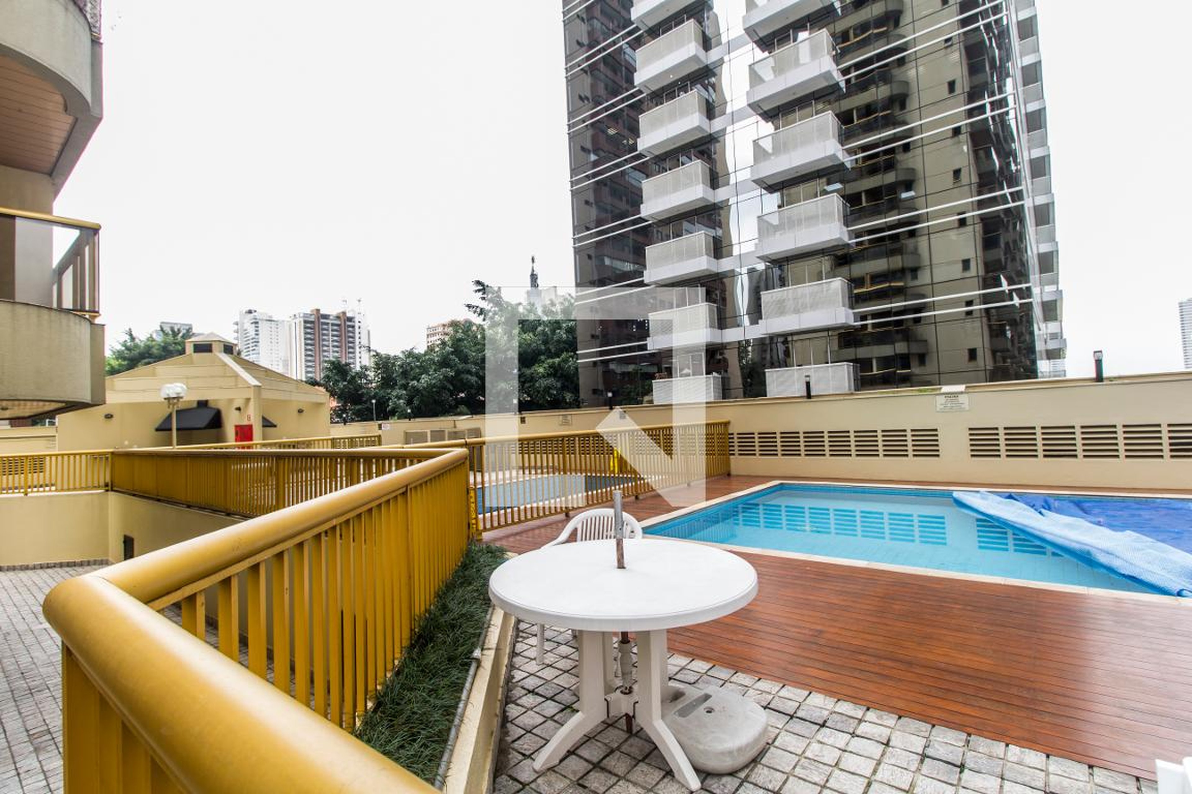 Piscina - Everest Tower