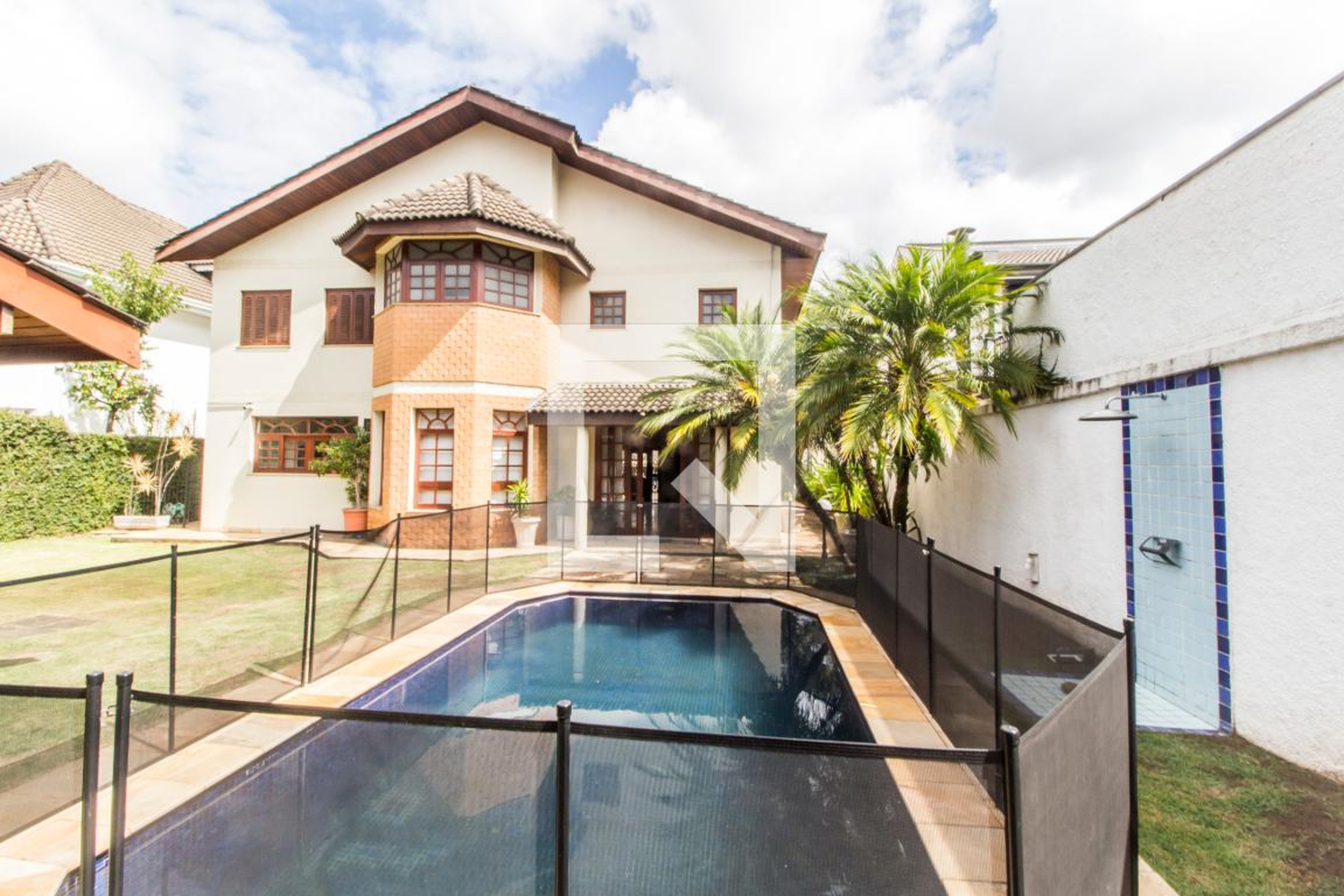 Piscina Condomínio em Rua Cerejeira, 765