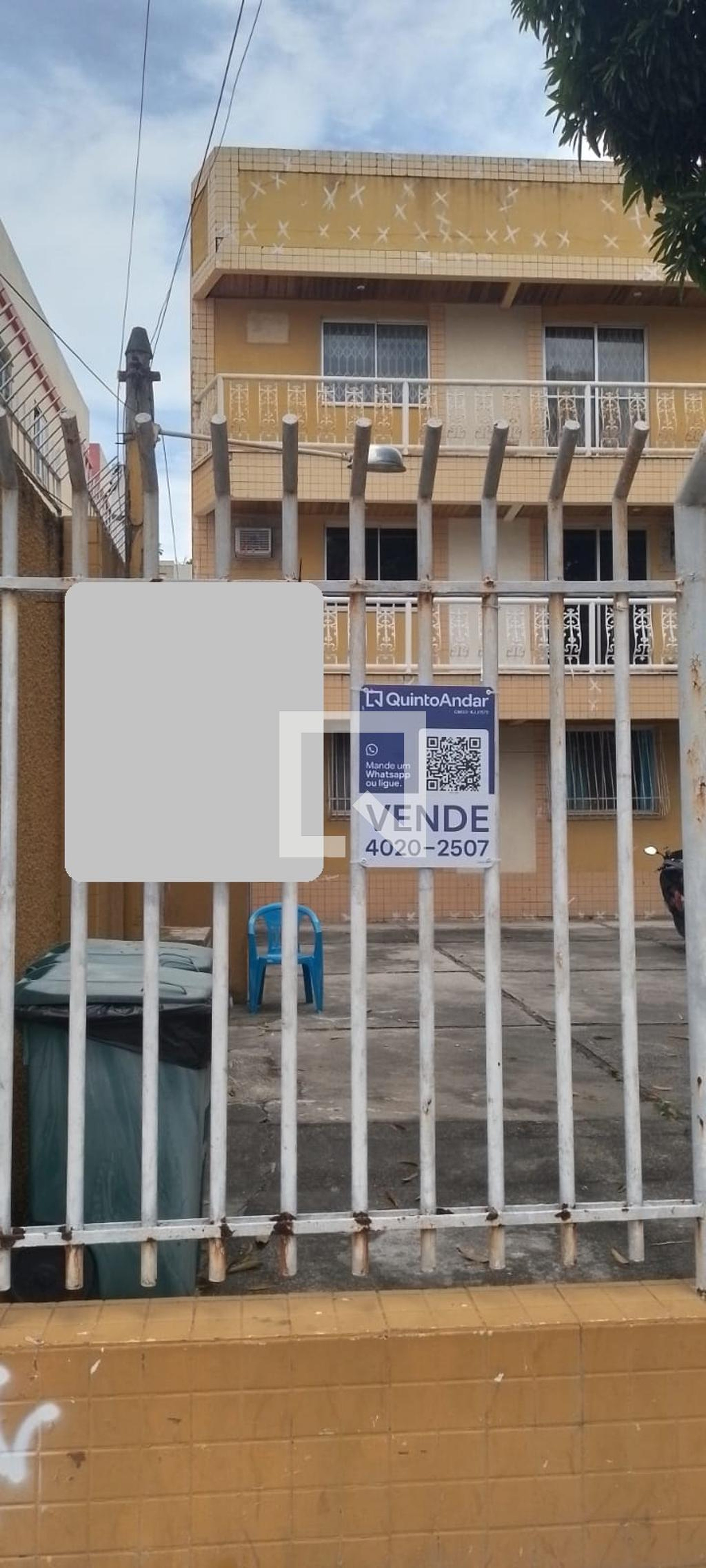 Fachada Condomínio em Rua Torres de Oliveira, 144