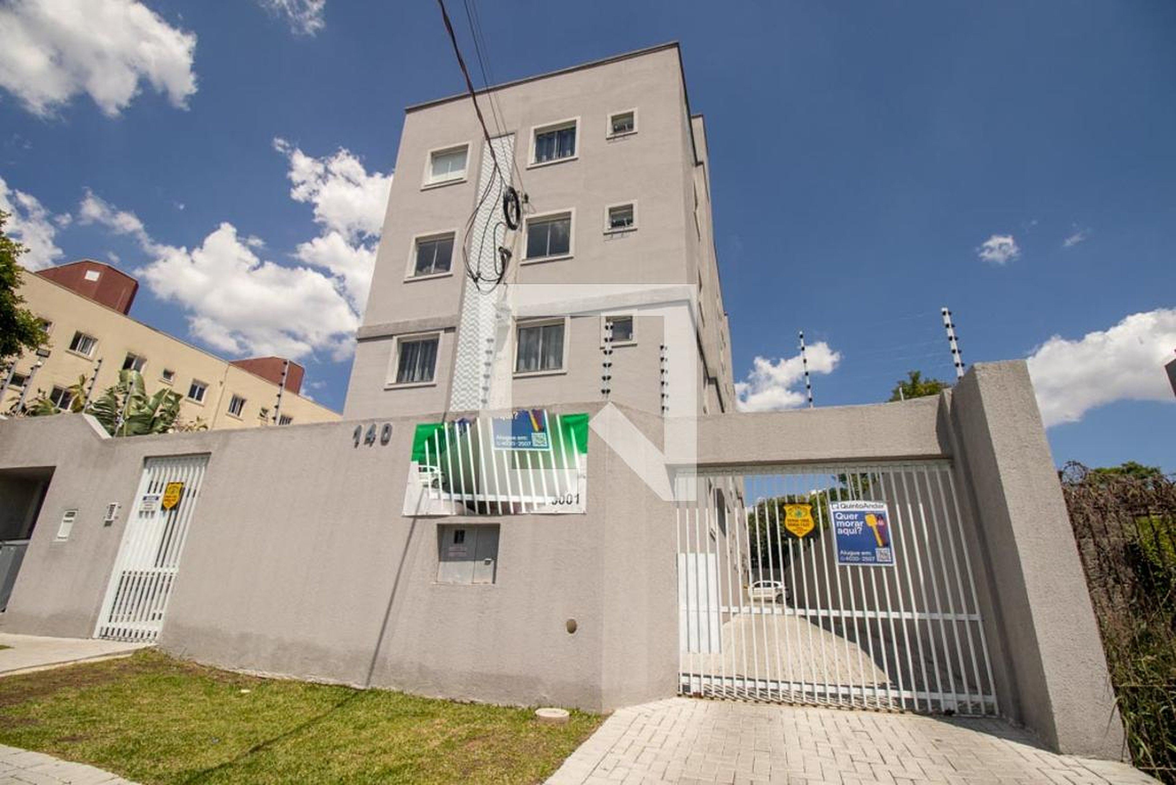 Fachada do Condomínio Condomínio em Rua Professor Léo Kessler, 140