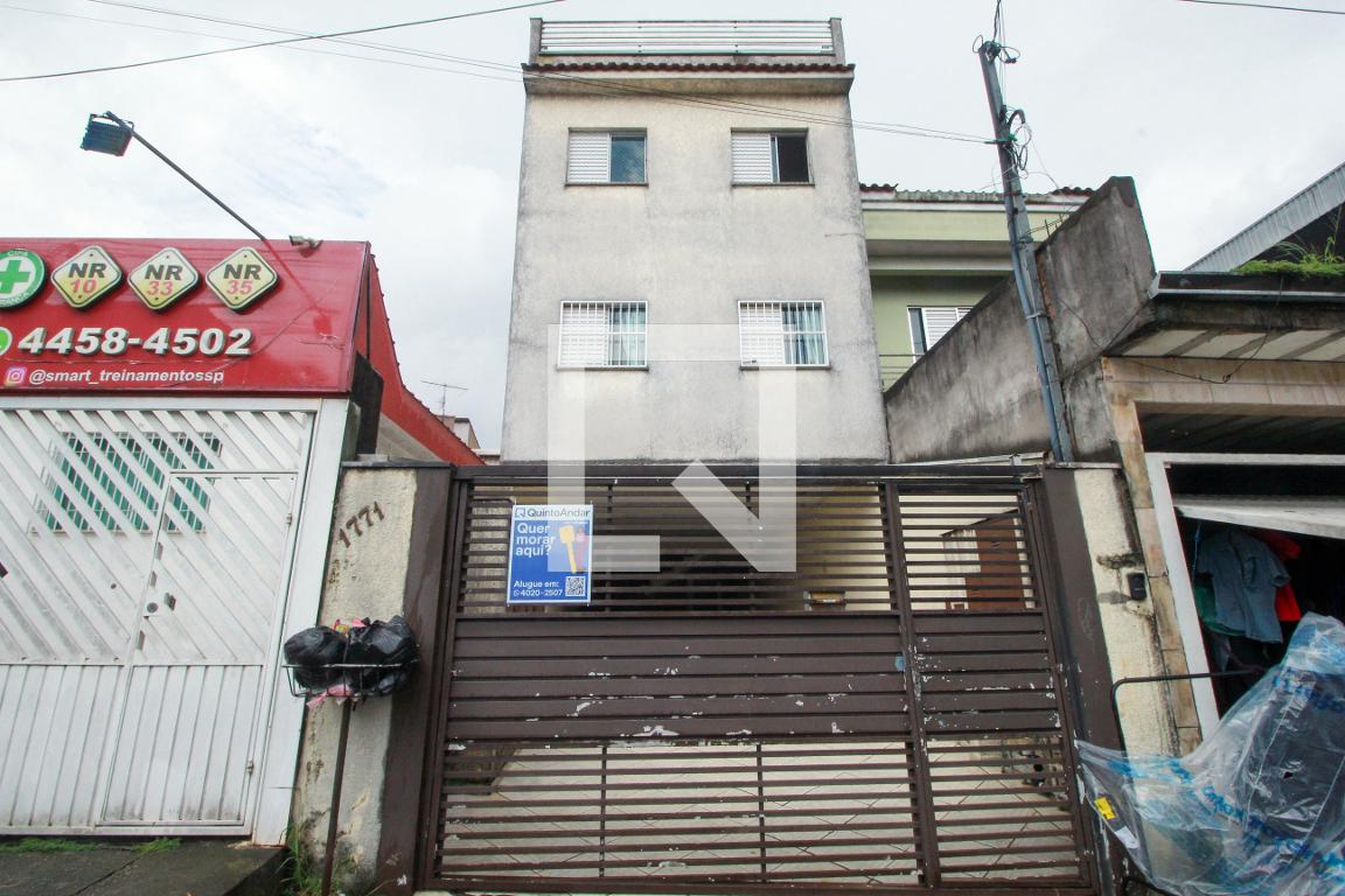 Fachada Condomínio em Rua Evangelista de Souza, 1771