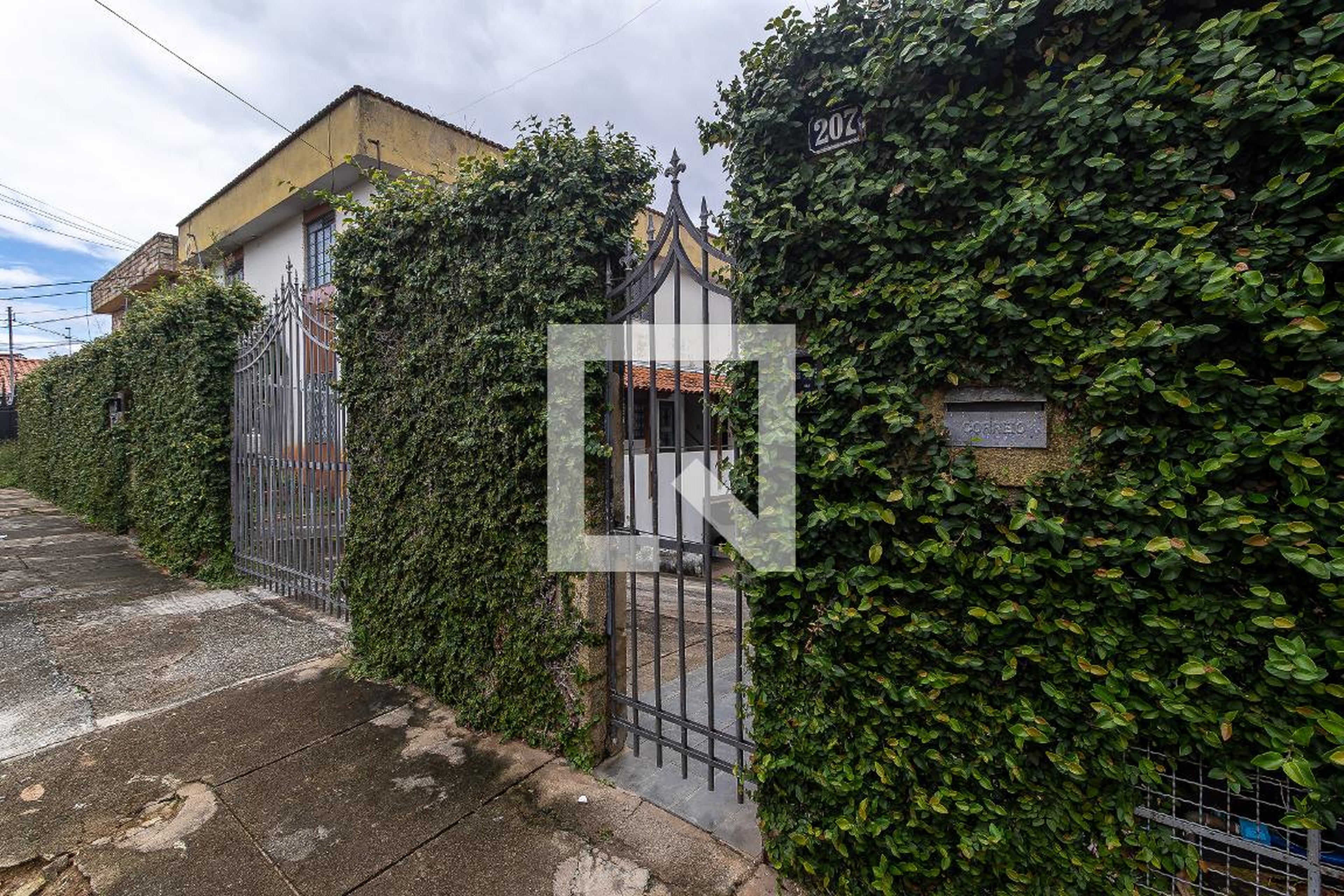 Fachada Condomínio em Rua Francisco Amâncio Ferreira, 207