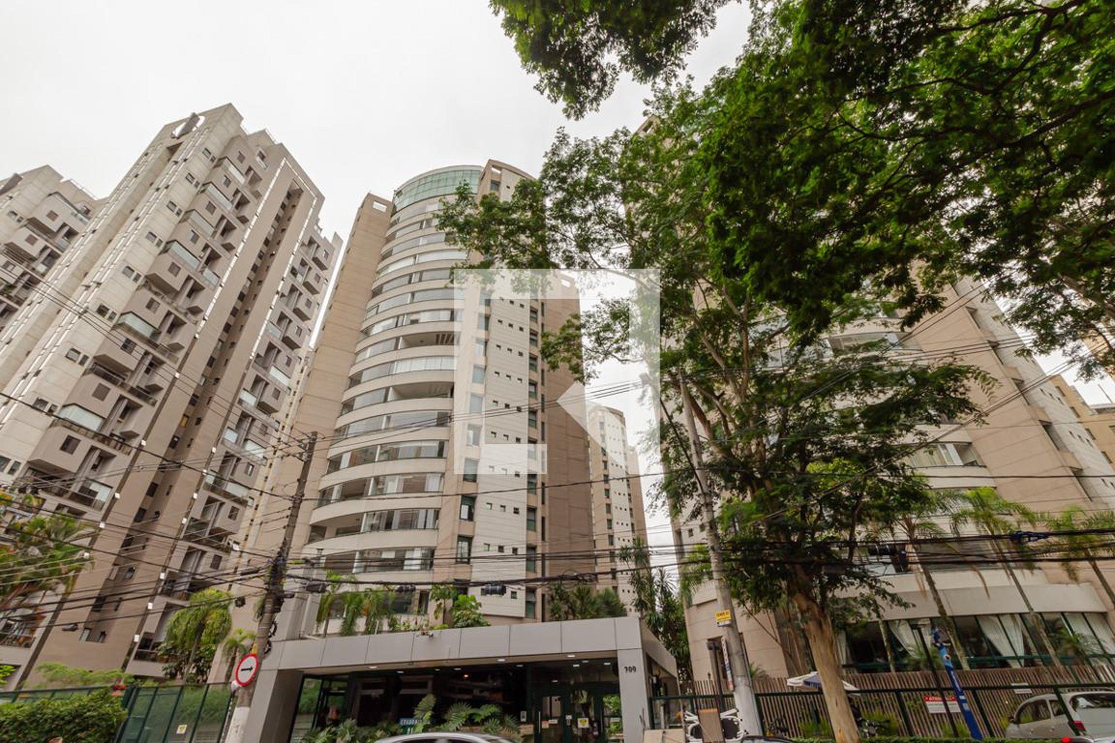 Fachada Condomínio ominium Club Ibirapuera