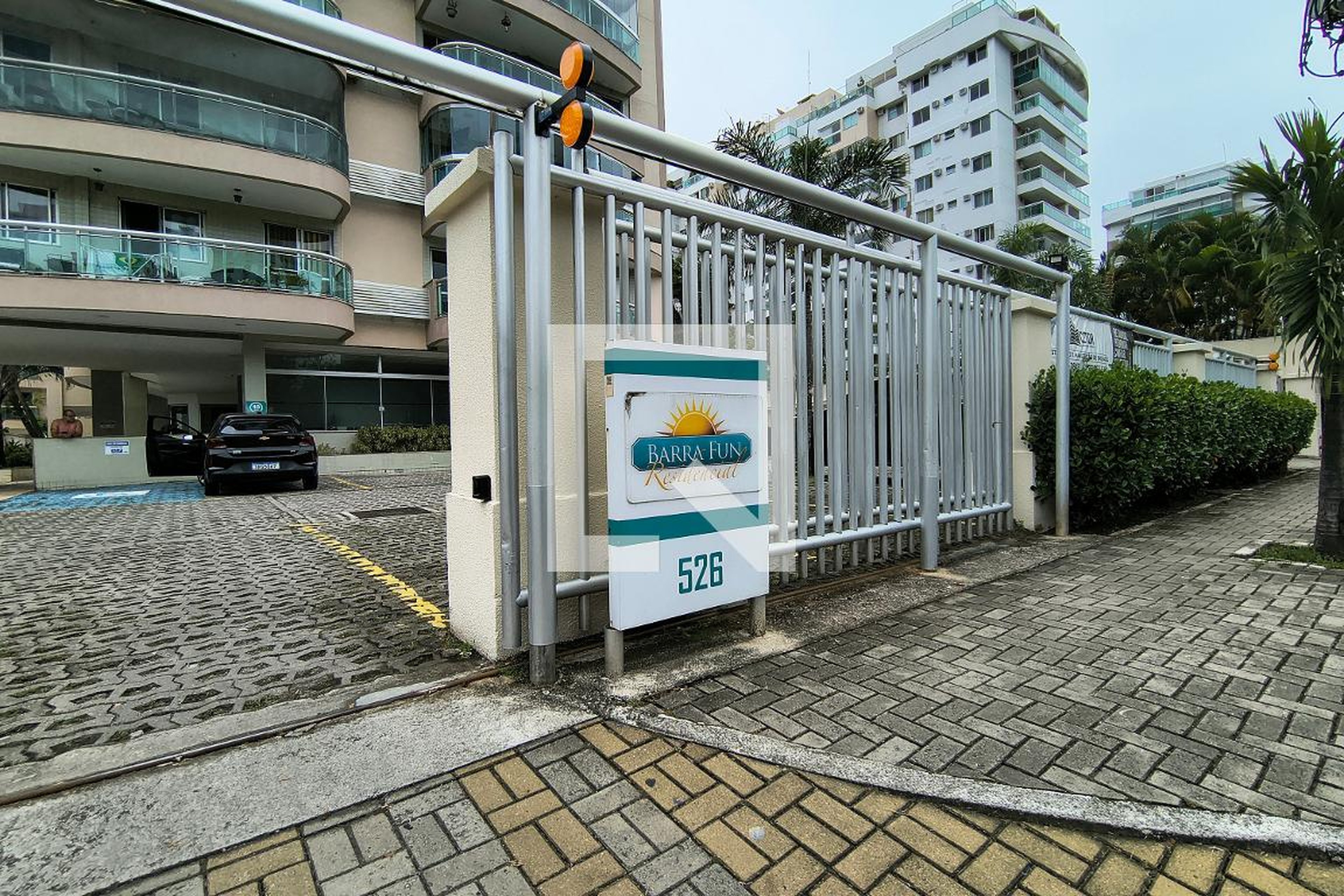 Fachada do condomínio Condomínio Barra Fun