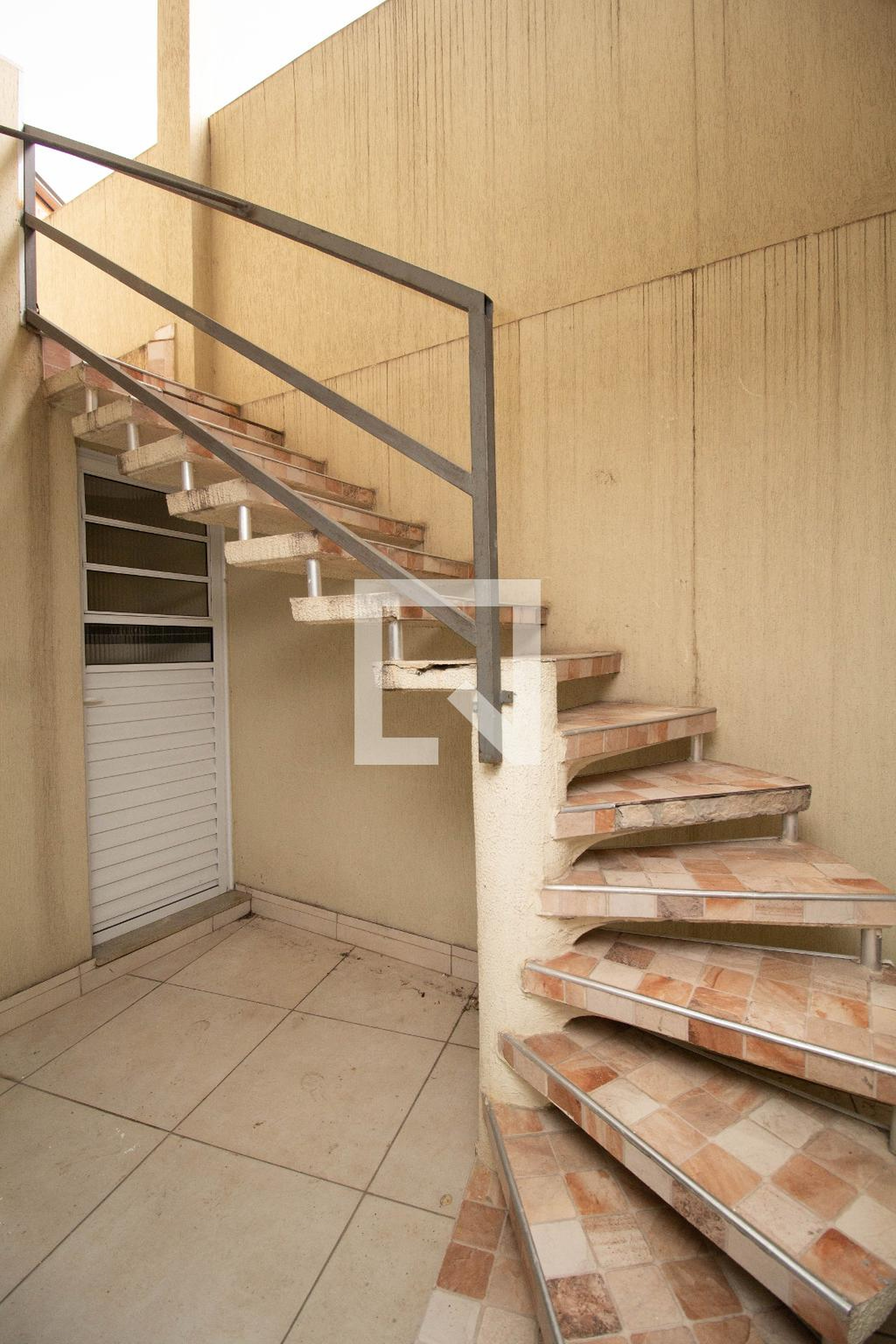 Hall social Condomínio em Rua Sebastião Alves de Sousa, 38