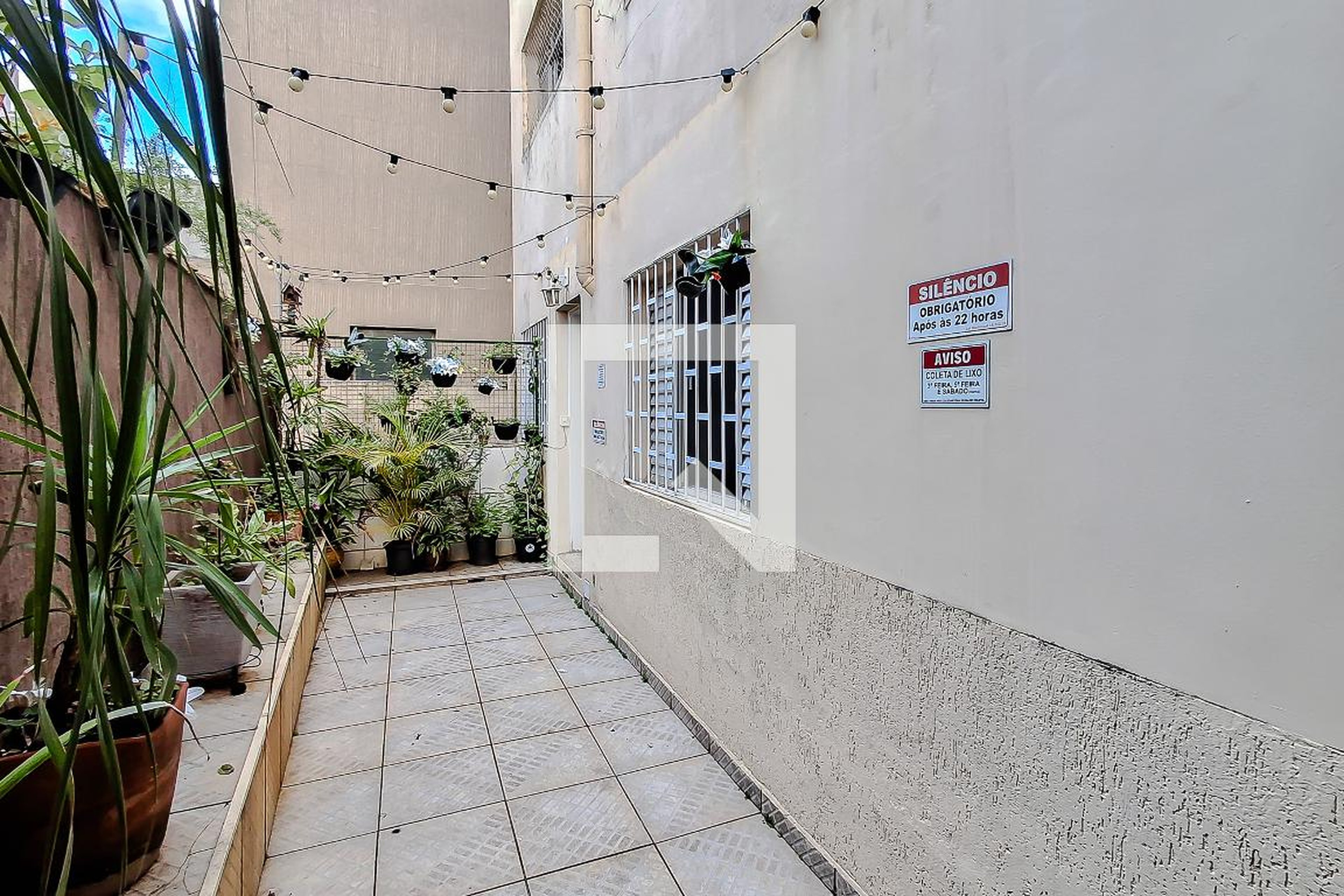 Área externa Condomínio em Rua César Guimarães, 50