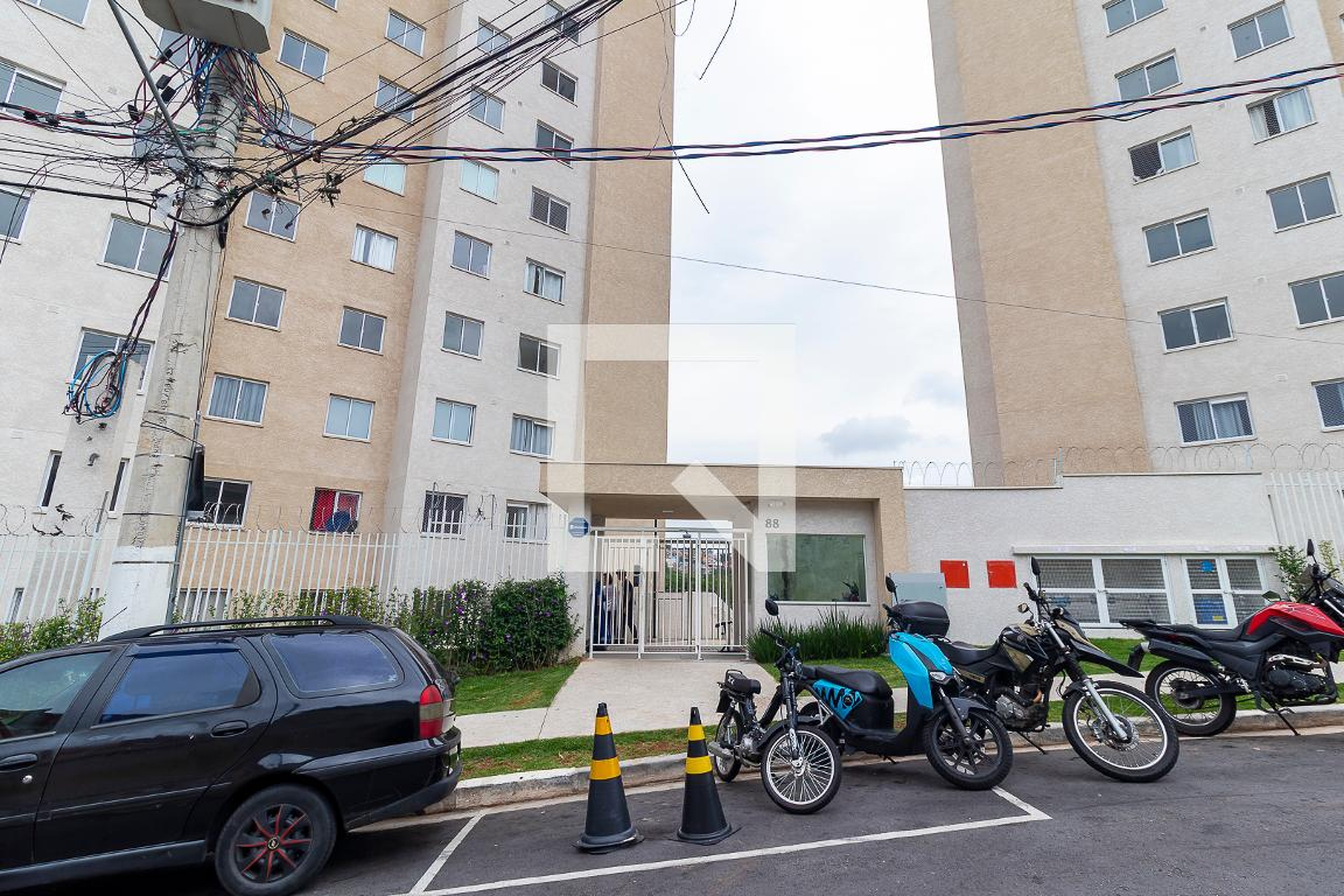 Fachada Condomínio em Estrada de Poá, 67