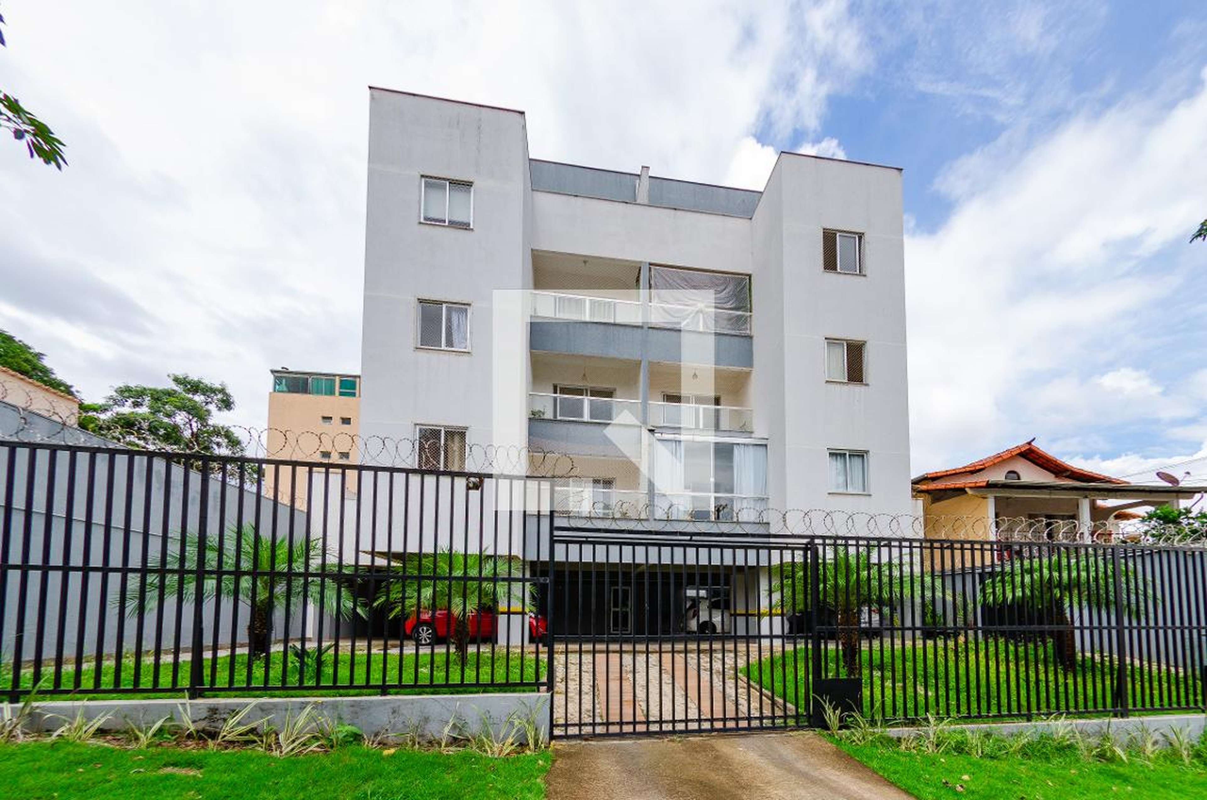 Fachada Condomínio em Rua Luiz Cosme, 200