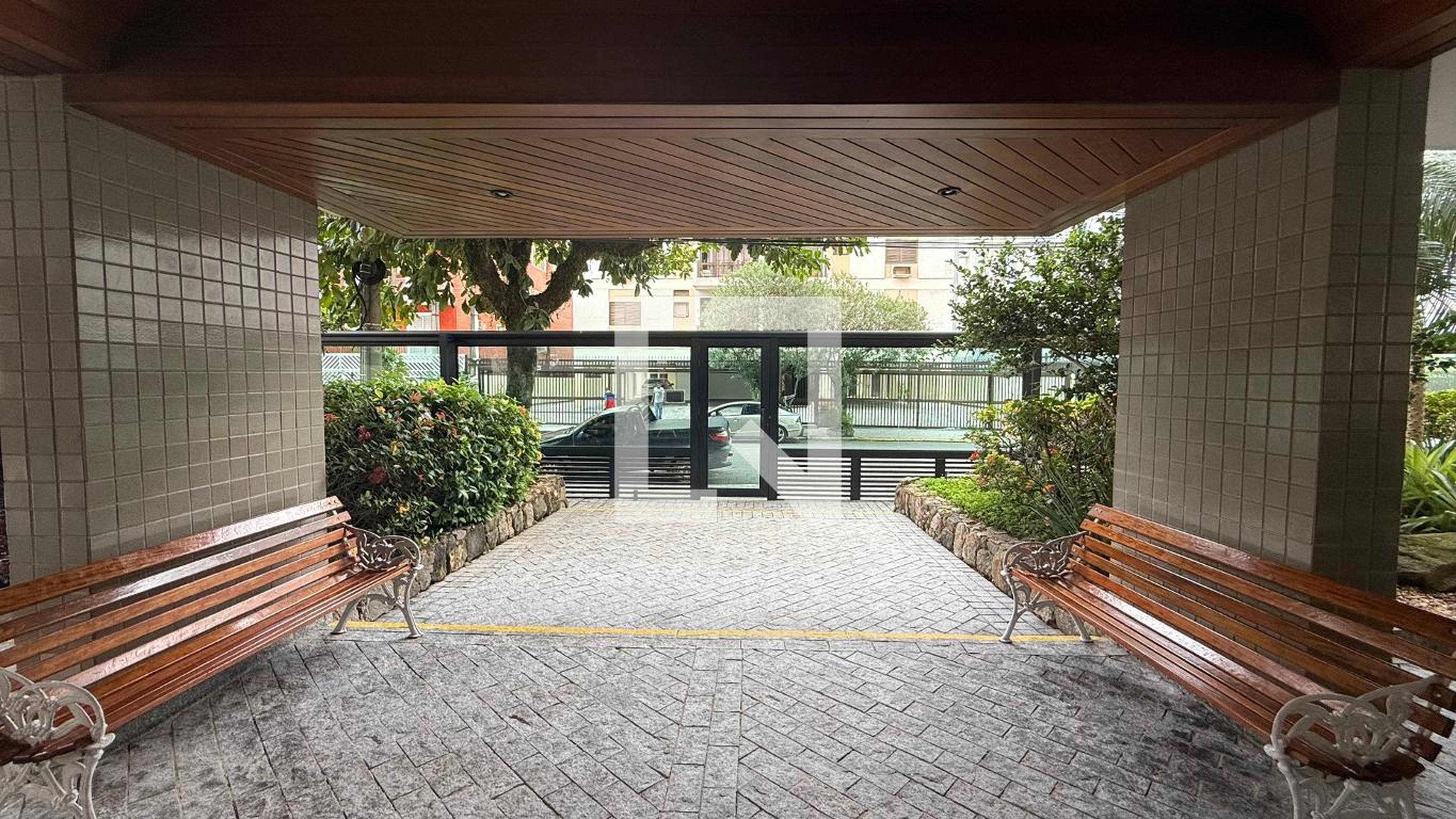 Fachada Condomínio em Rua Eduardo Risk, 58