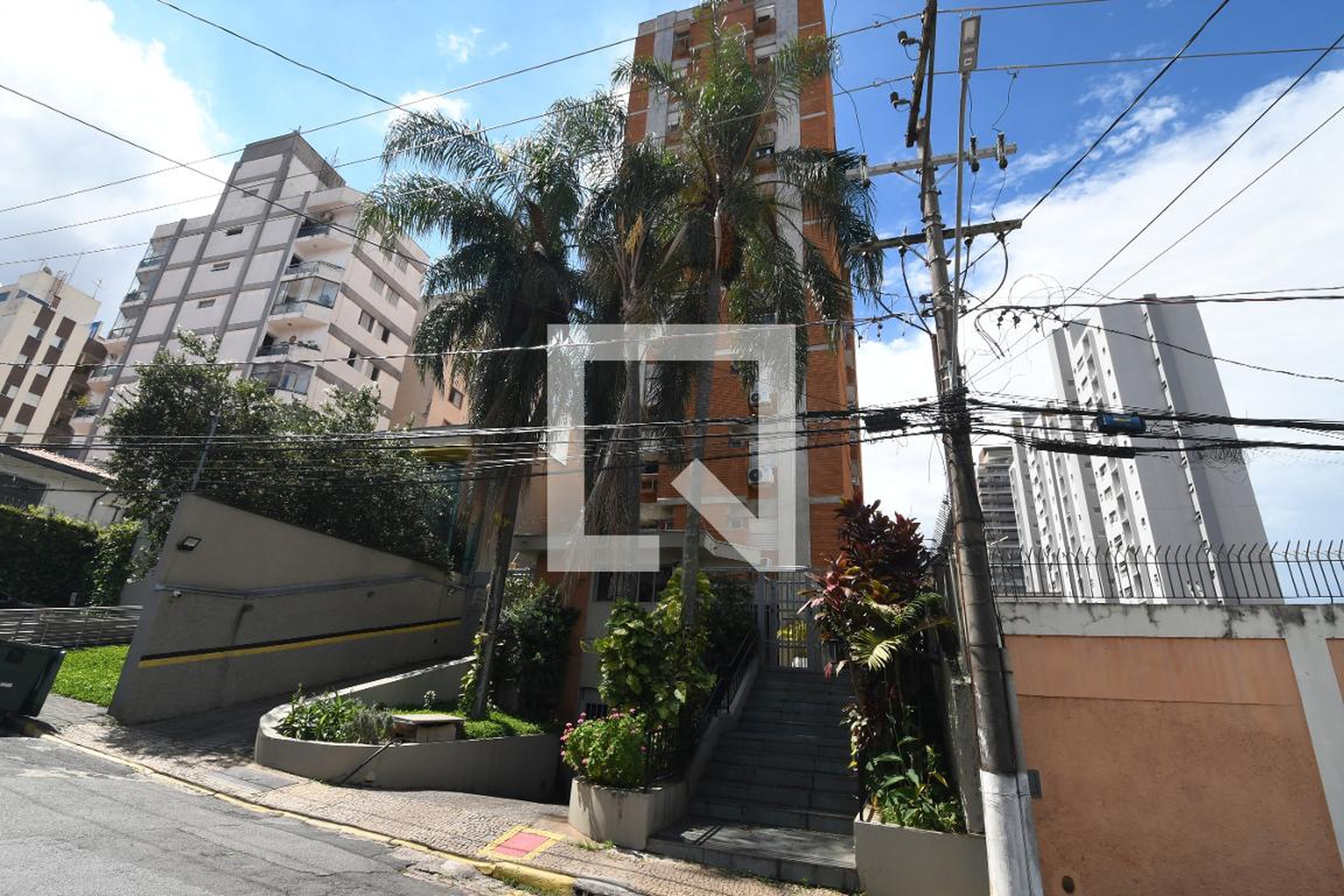 Fachada Condomínio em Rua Hilário Magro Júnior, 55