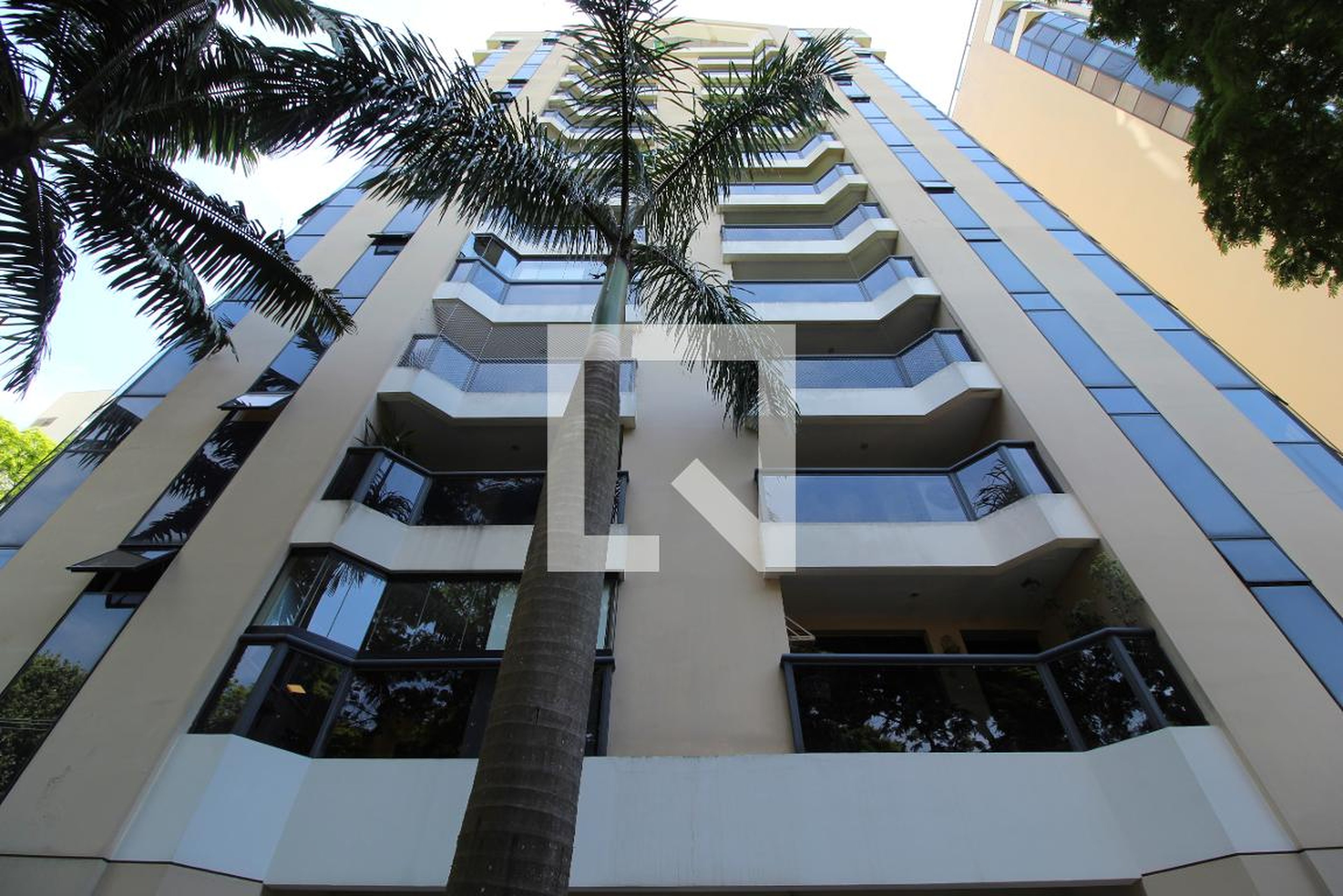 Fachada do Prédio Condomínio Classic e Regency