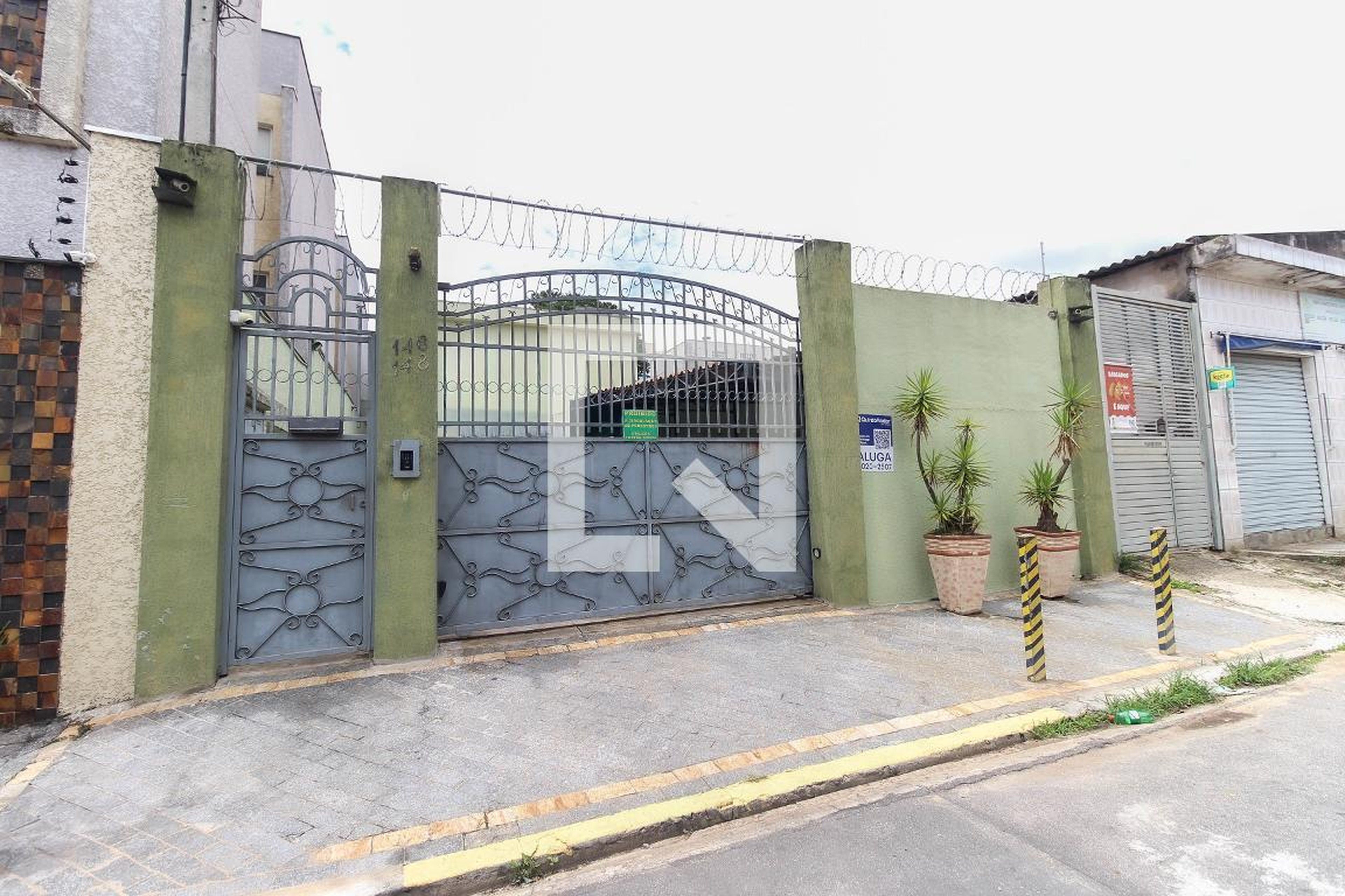 Fachada Condomínio em Rua Rosário Tudda, 148