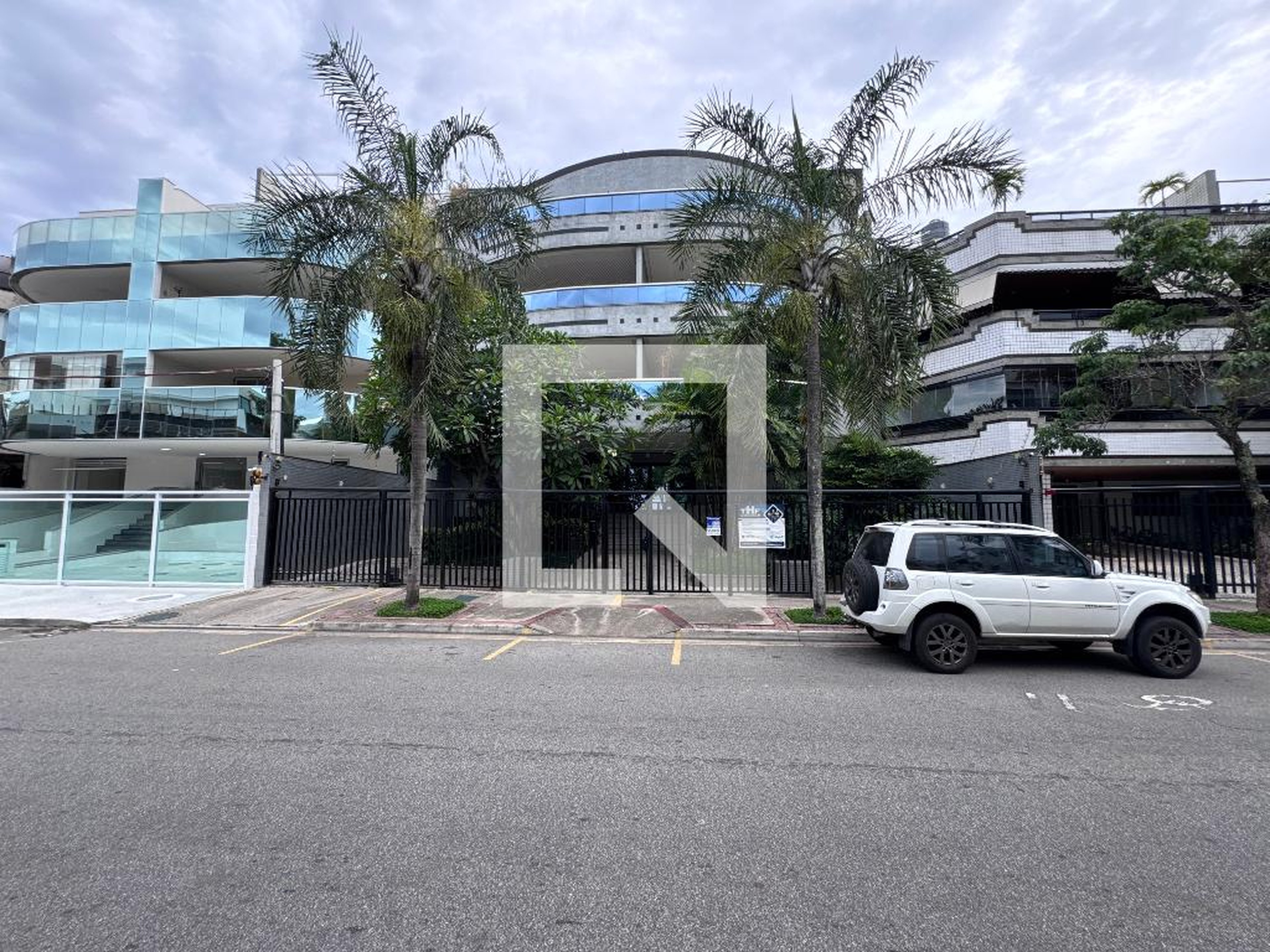 Fachada Condomínio em Rua Haroldo Cavalcanti, 175