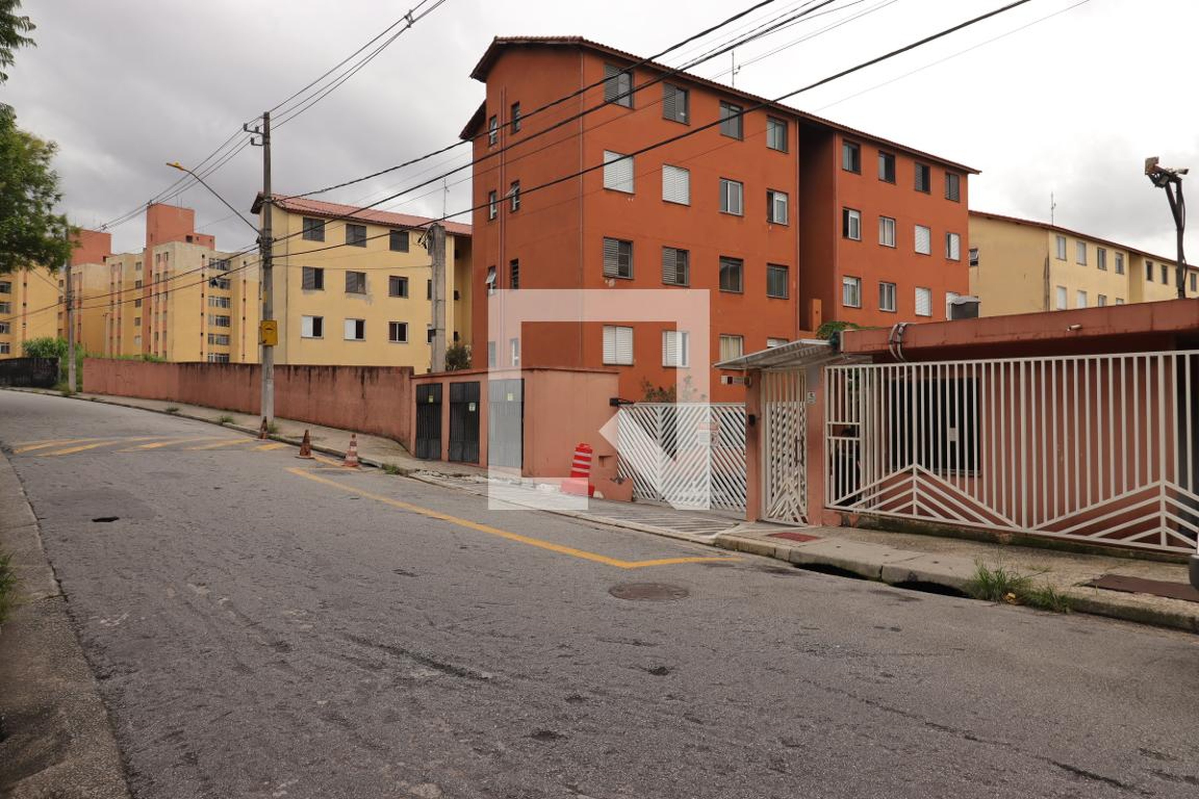 Fachada Condomínio em Rua Campo Santo, 281