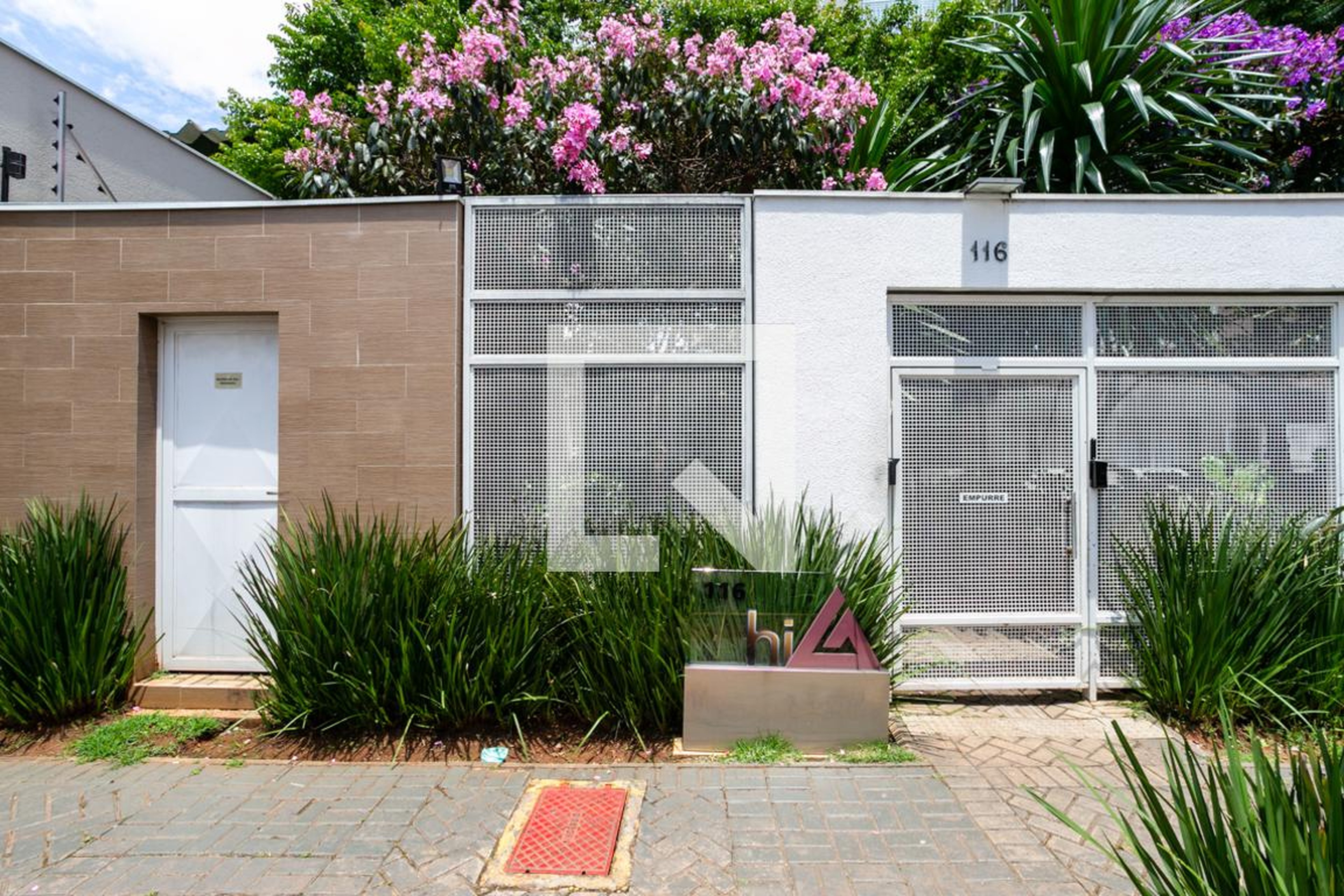 Fachada do condomínio Condomínio Hi Guacá