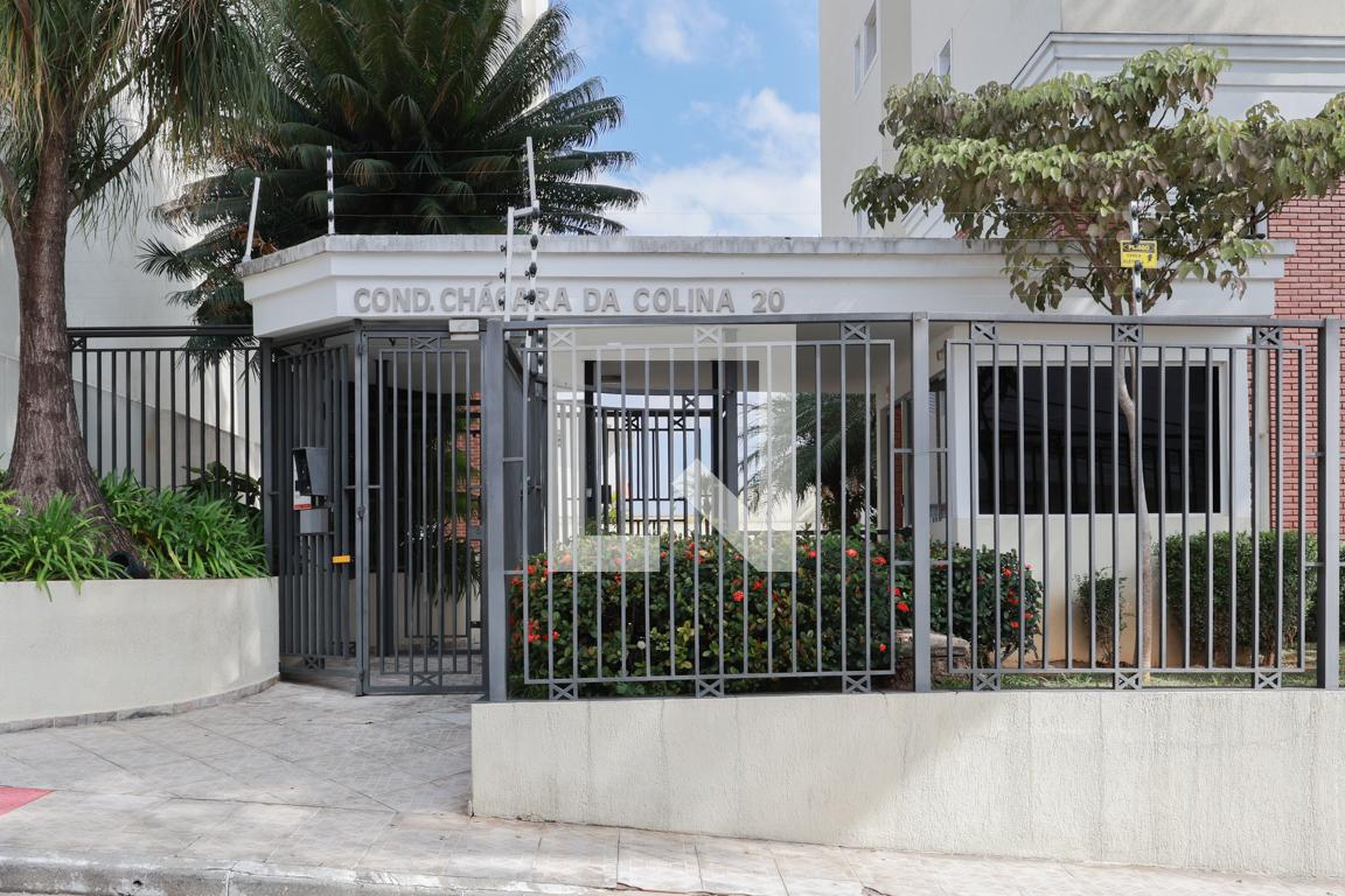 Fachada do condomínio Condomínio Chácara da Colina