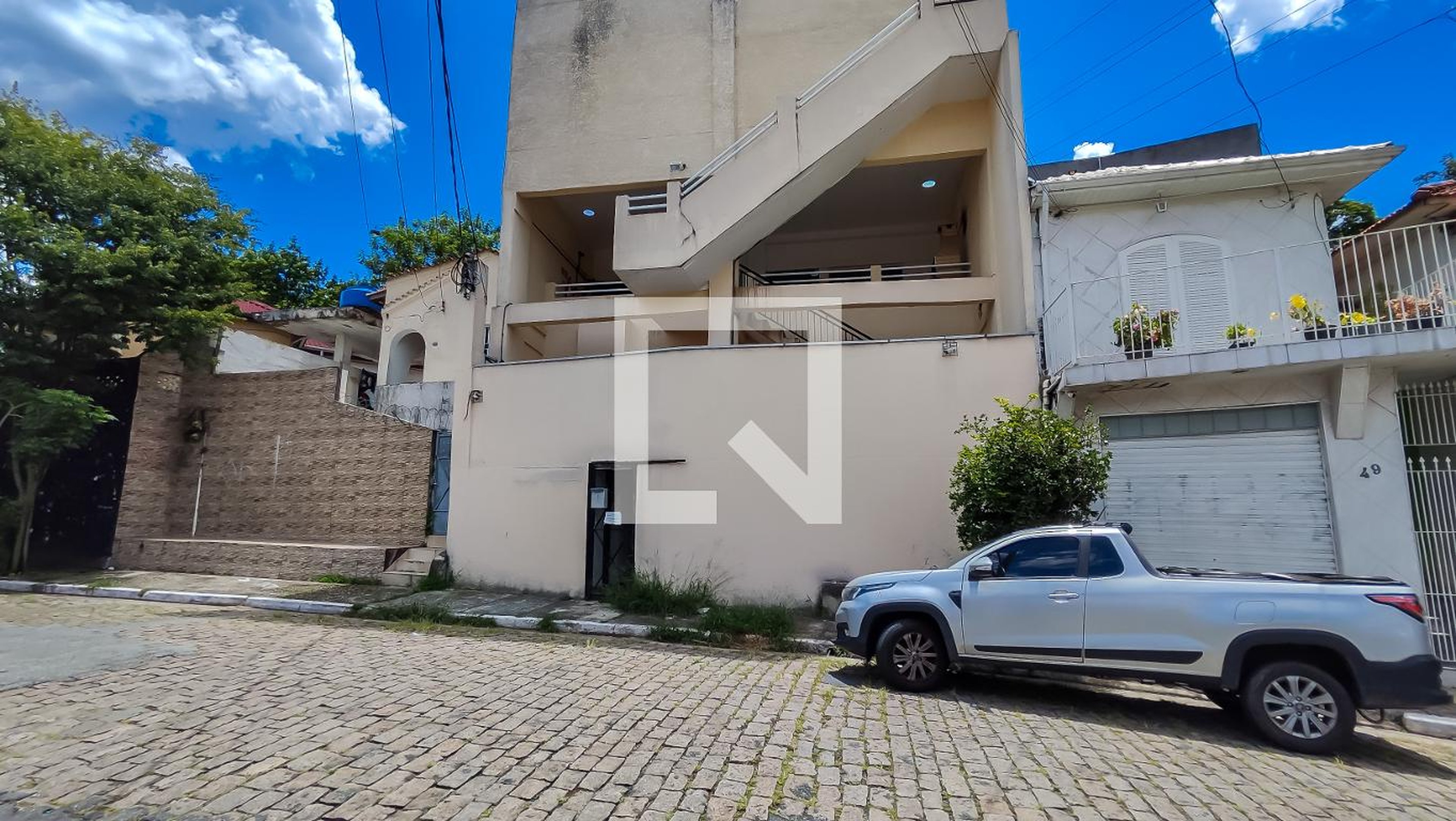 Fachada do Prédio Condomínio em Rua Alambari, 37