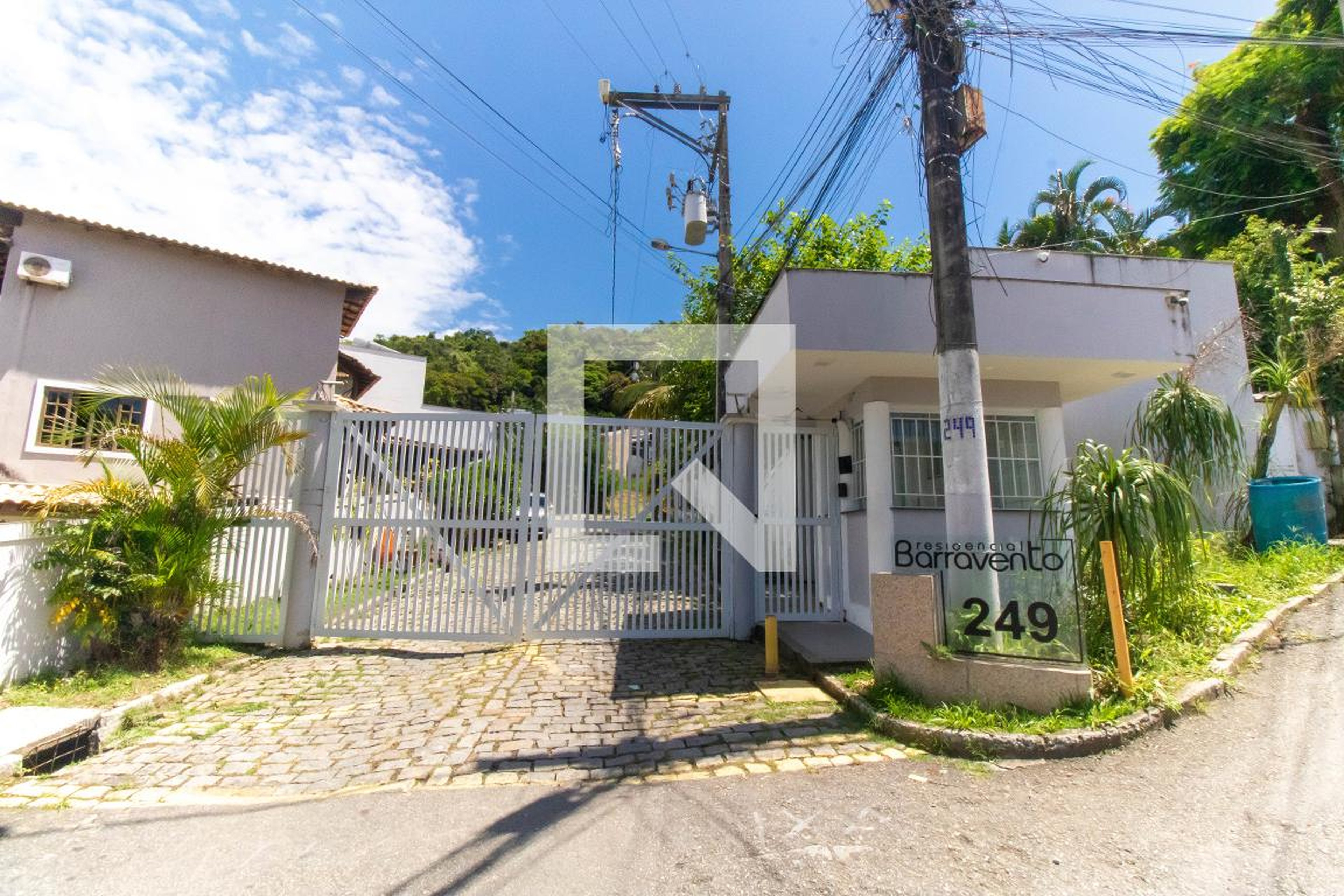 Fachada Condomínio em Estrada Francisco da Cruz Nunes, 249