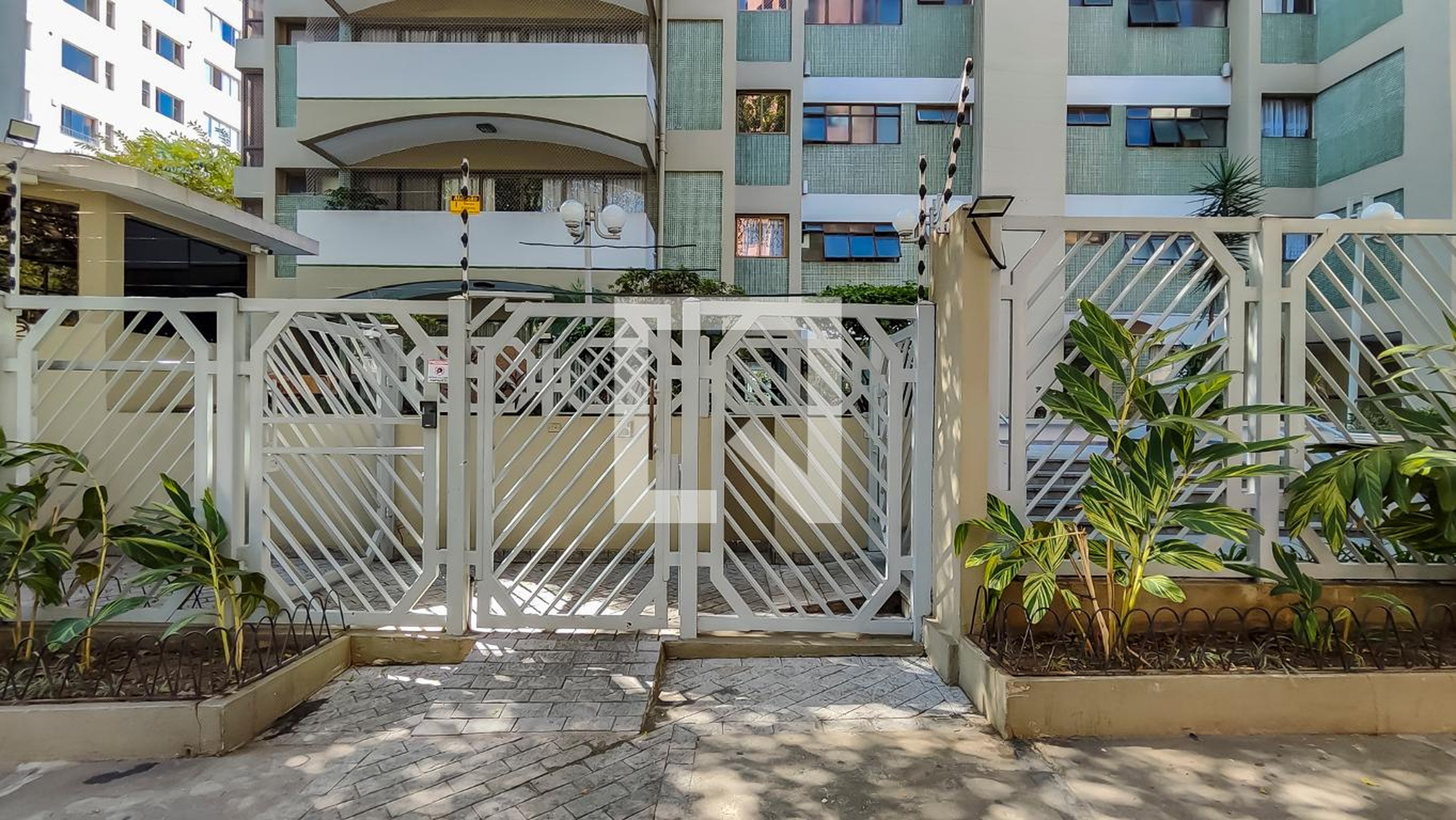 Fachada do Prédio Condomínio Village Santana