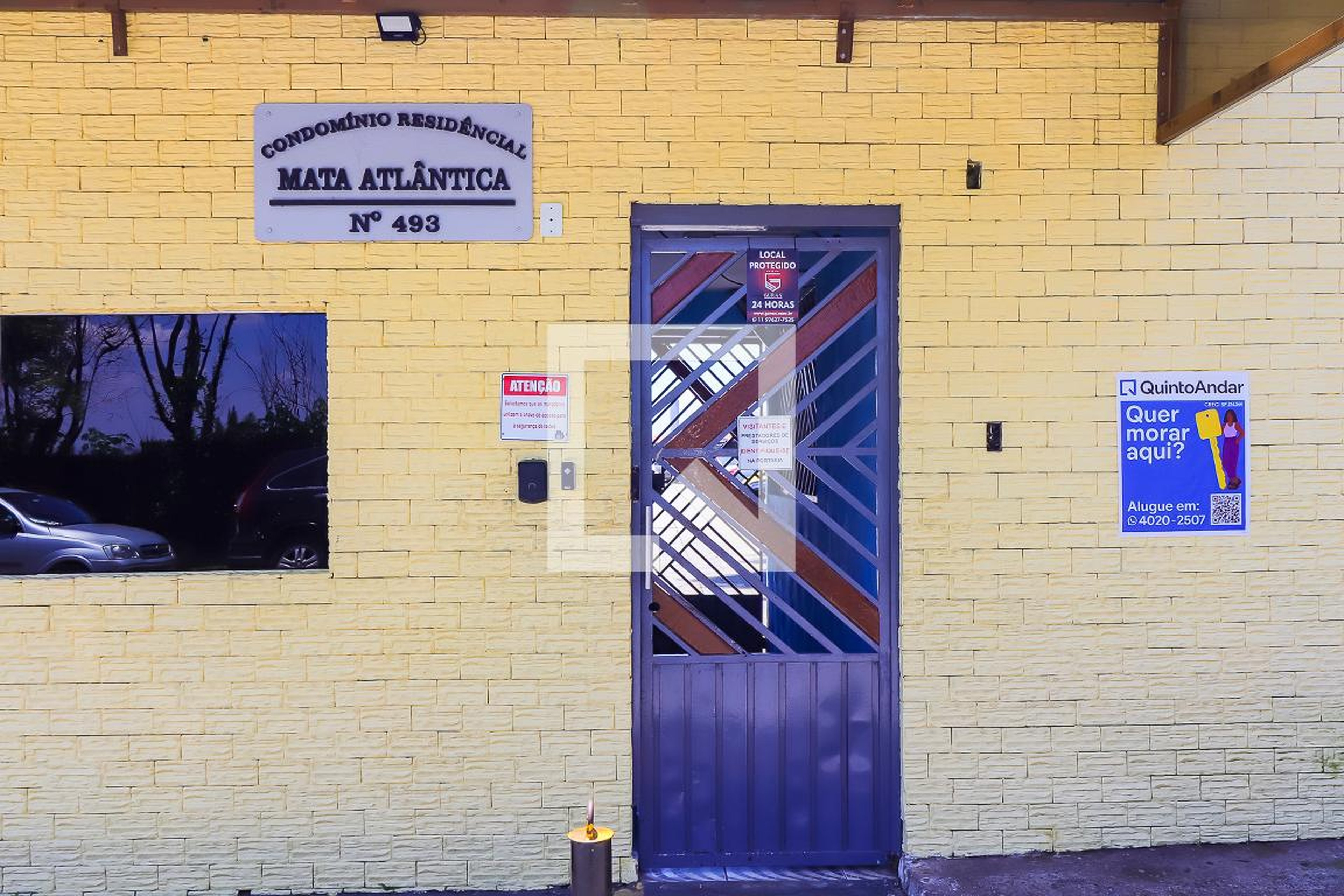 Fachada Condomínio em Rua Emílio Retrosi, 493