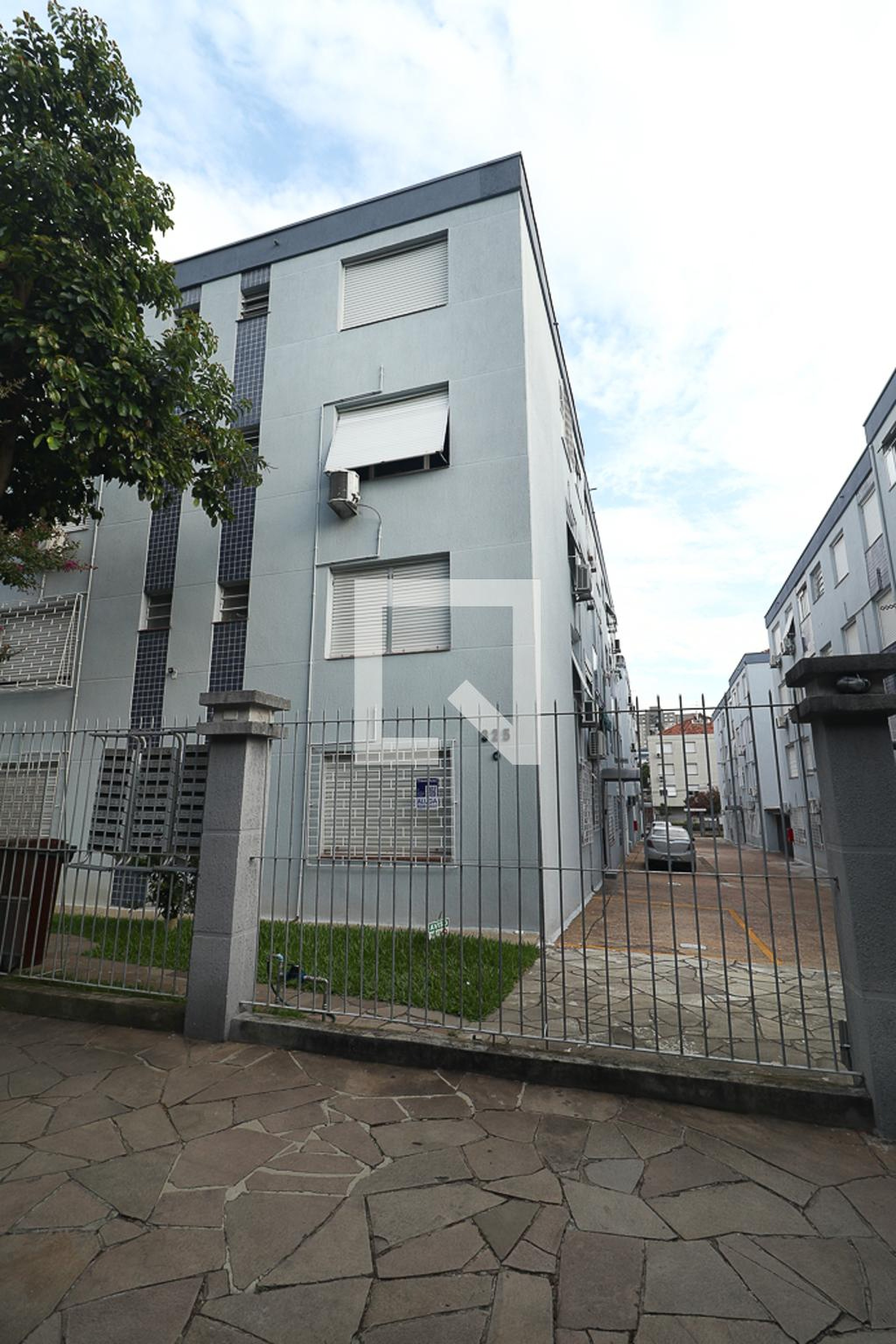 Fachada Condomínio em Rua Sapê, 325