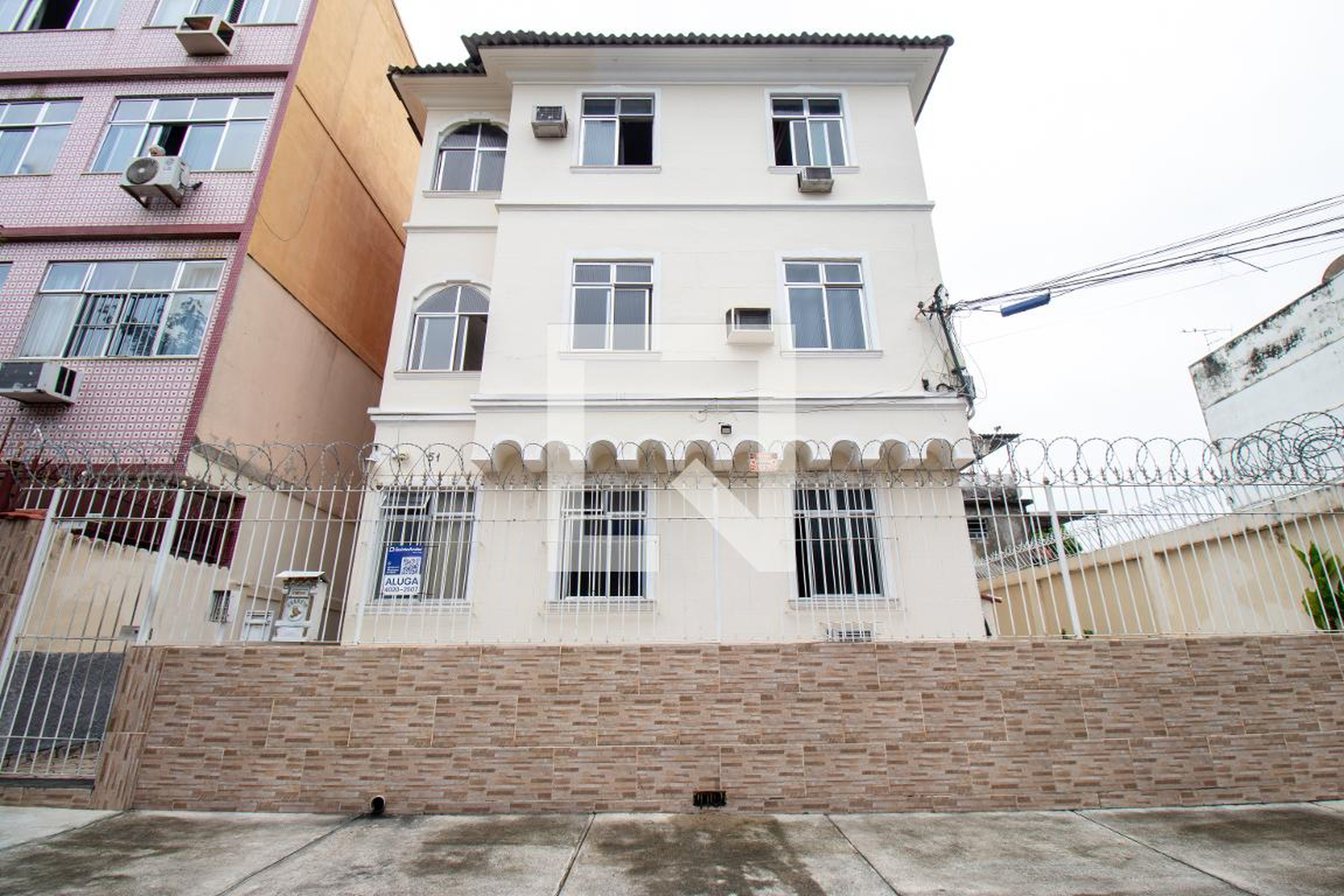 Fachada Condomínio em Rua Engenheiro Coriolano Góes, 51