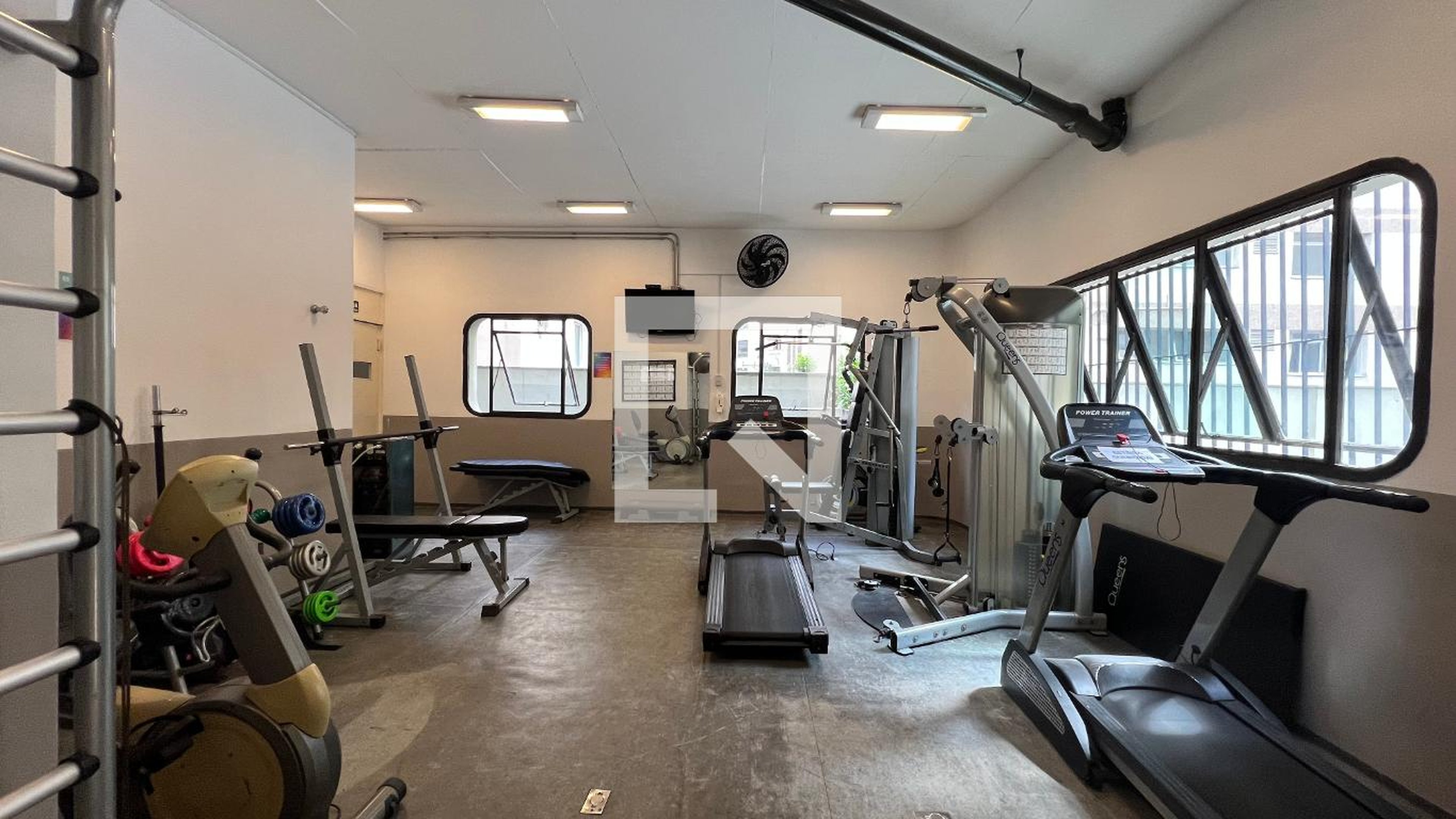 Academia - LHermitage Flat