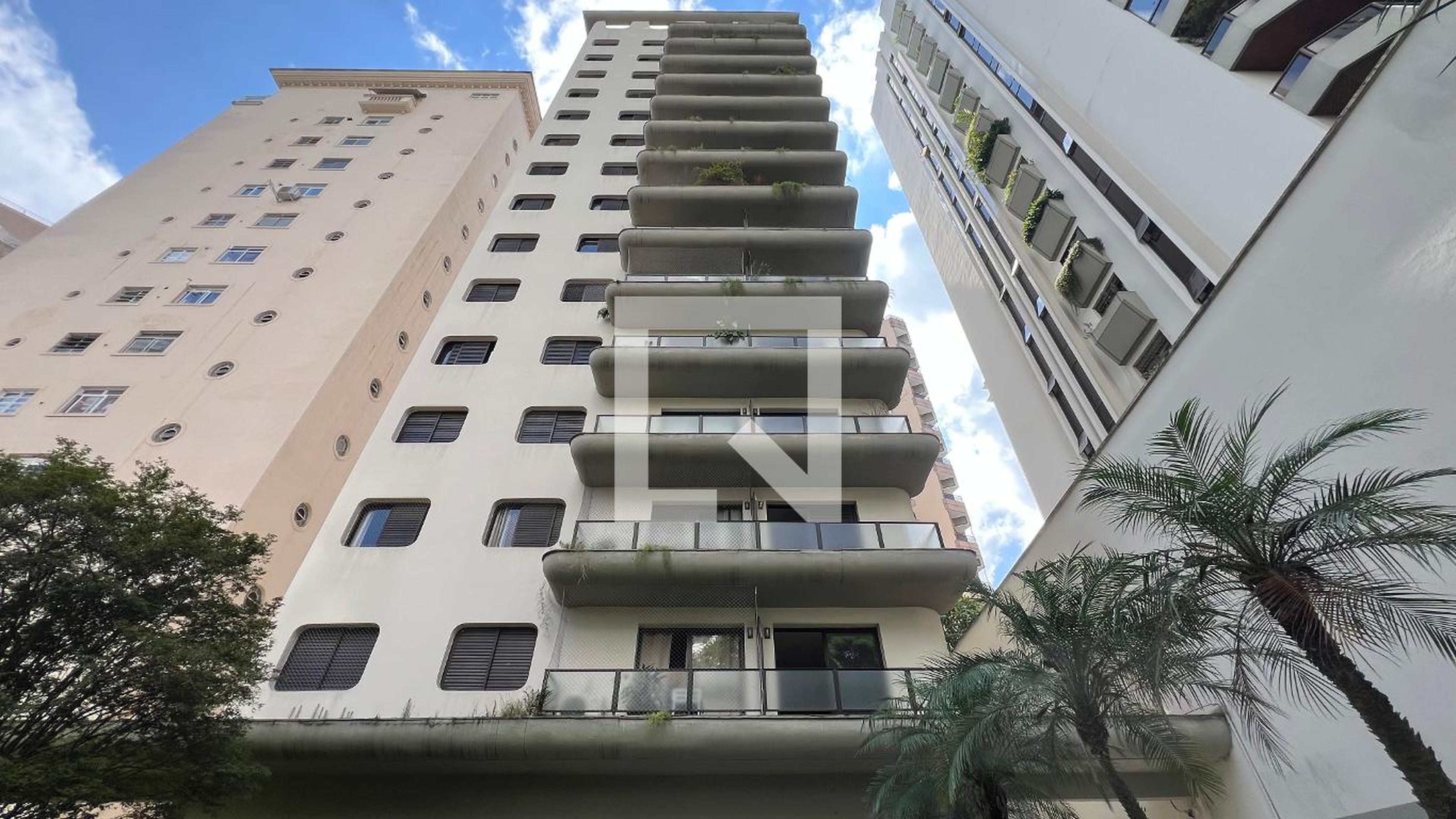 Fachada Condomínio LHermitage Flat