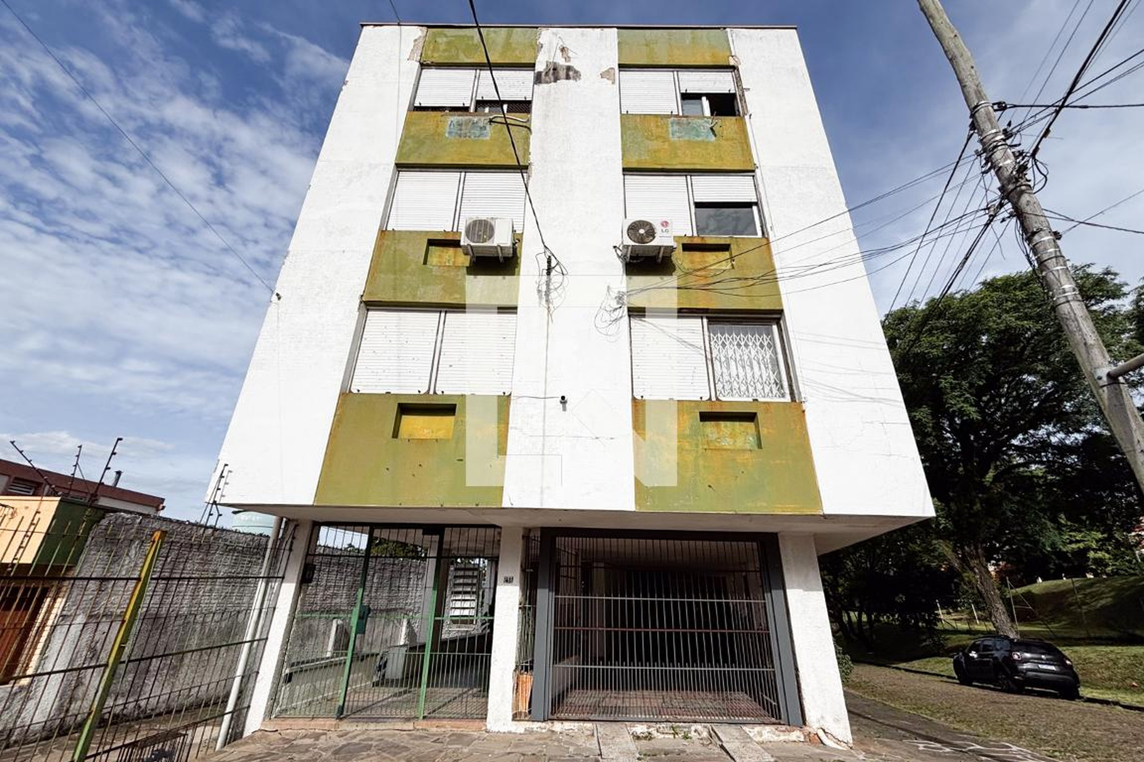 Fachada Condomínio em Rua Professor Clemente Pinto, 296