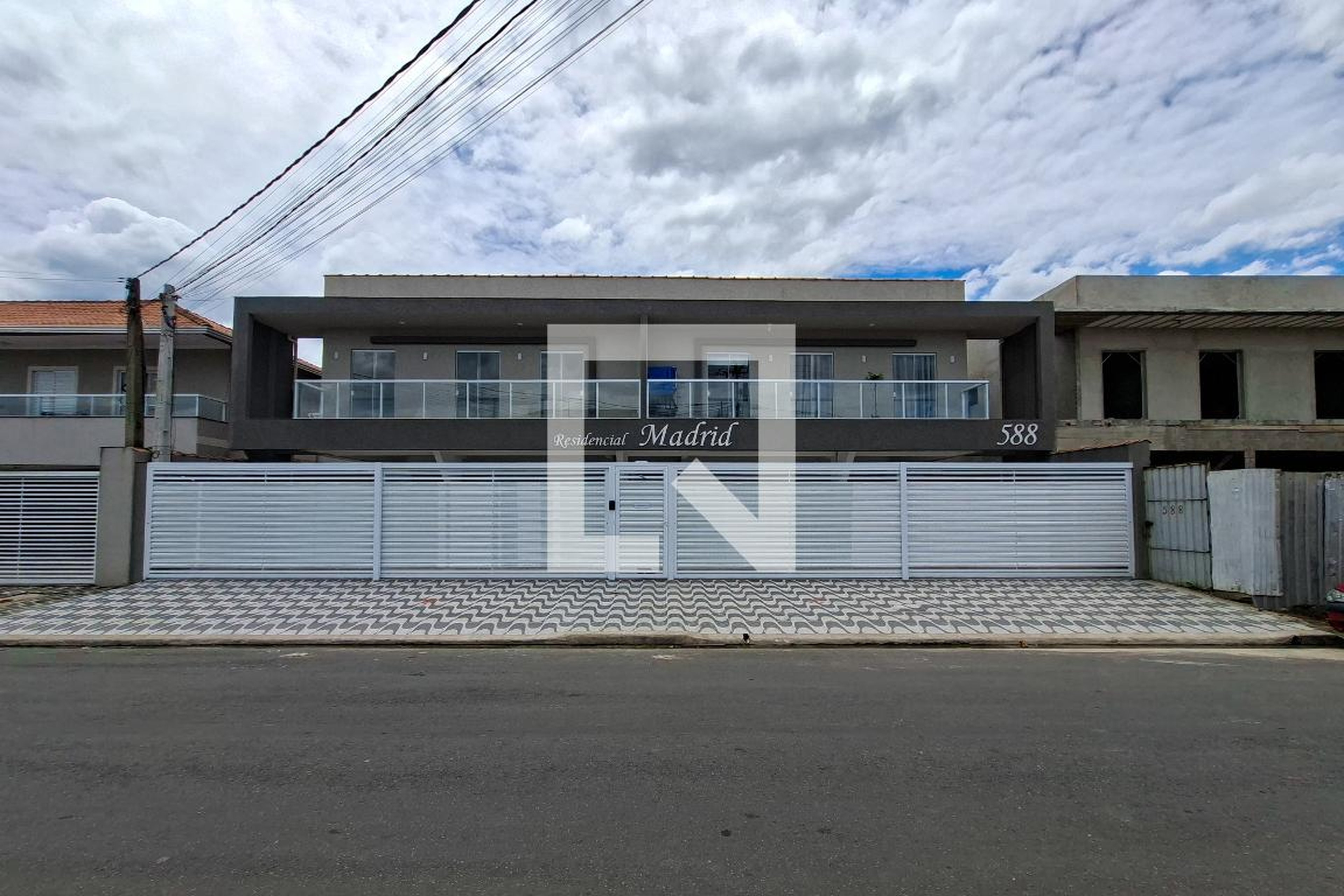 Fachada Condomínio em Avenida Frei Vicente do Salvador, 588