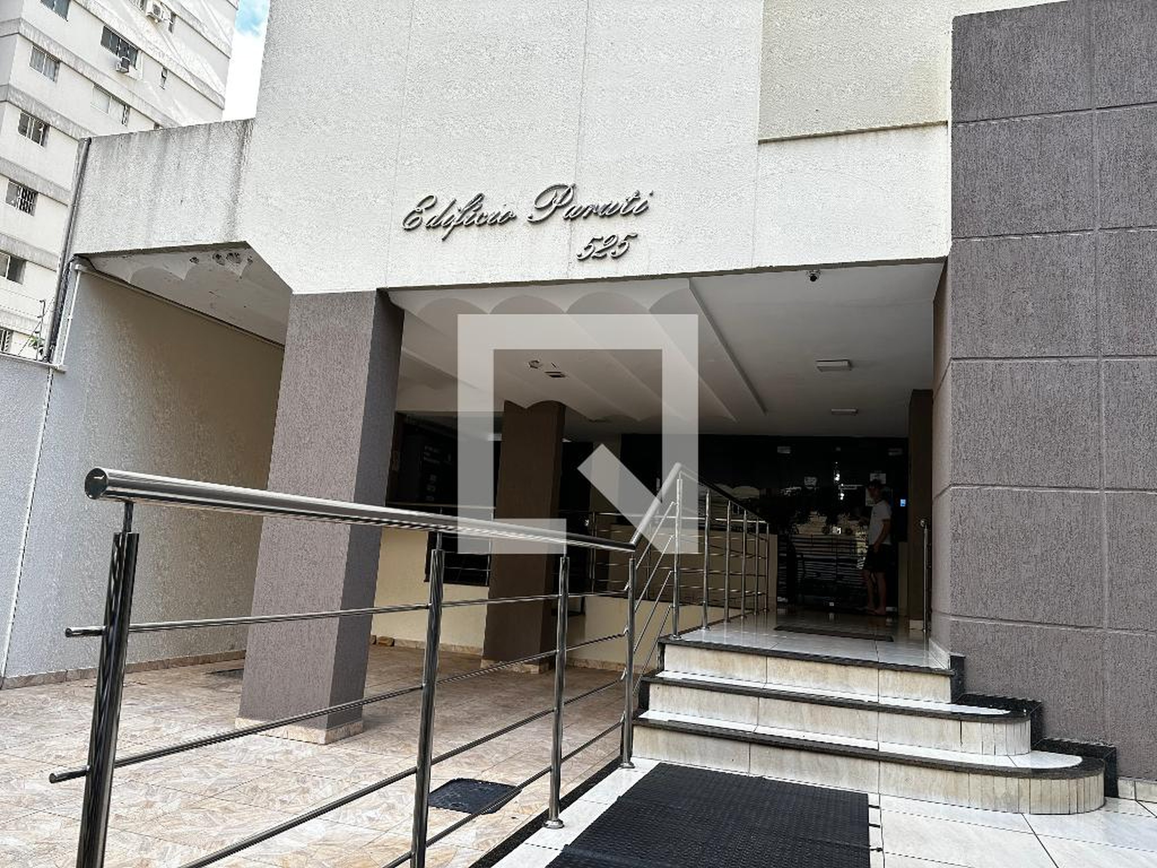 Fachada Condomínio em Rua 128, 7