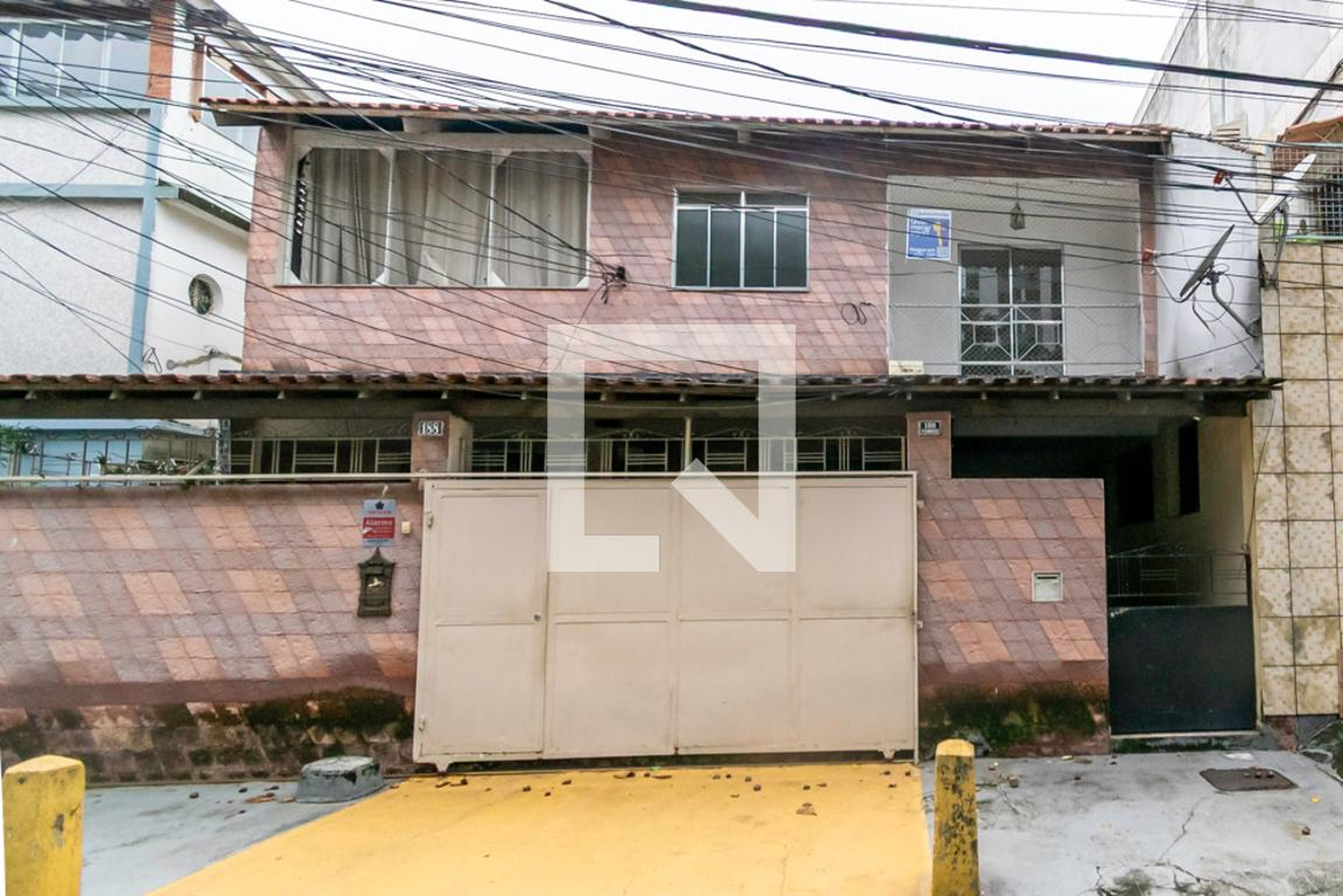 Fachada do Prédio Condomínio em Rua Emílio Miranda, 188