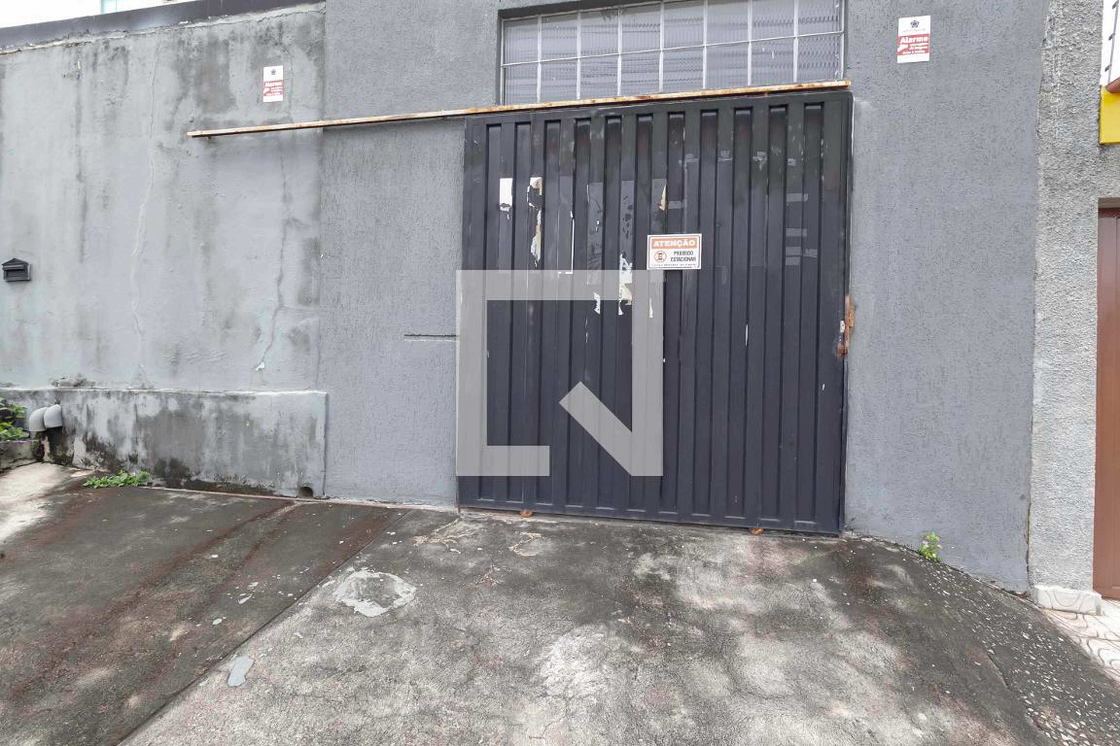 Fachada Condomínio em Rua Eucalípto, 520