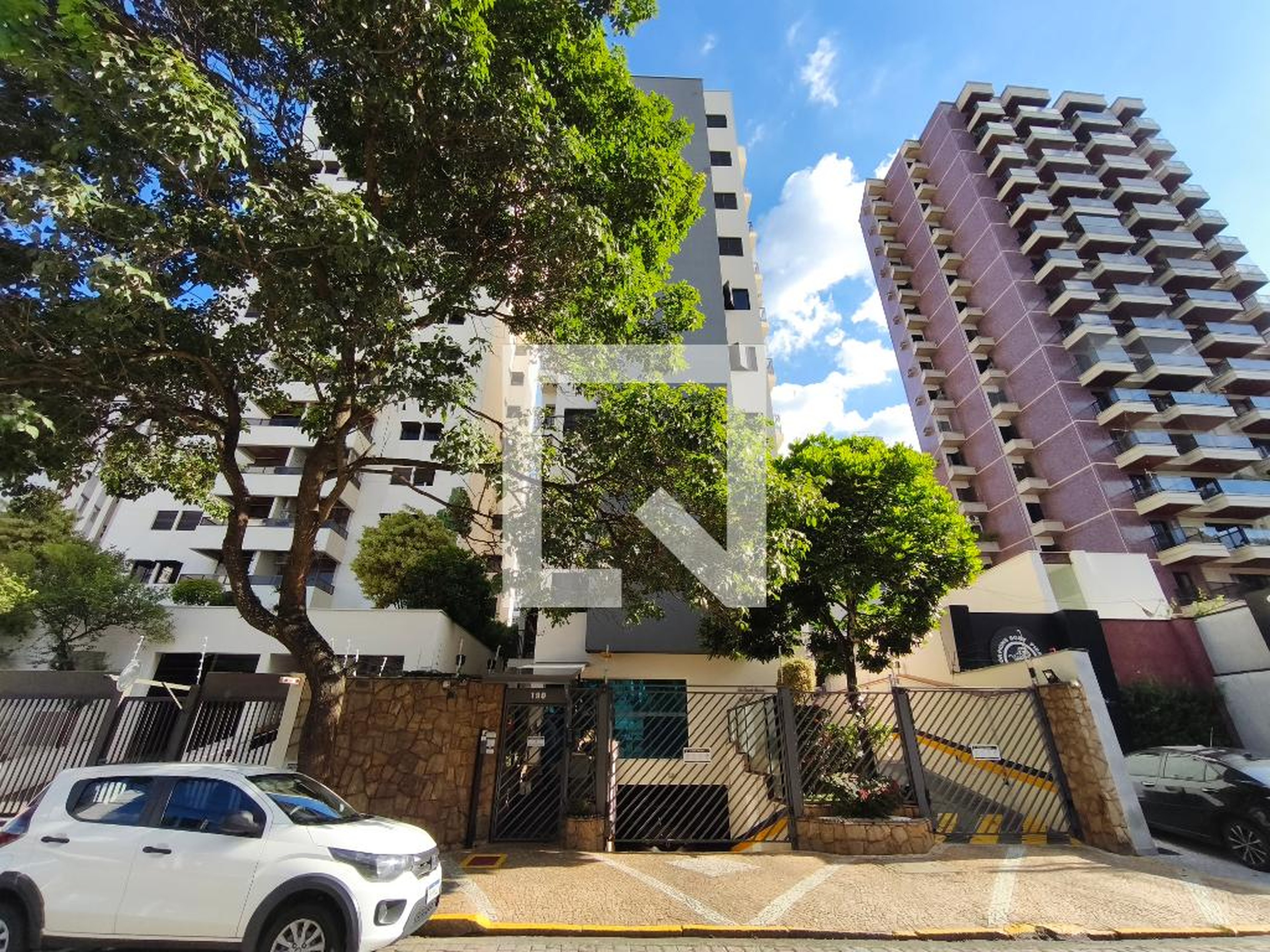 Fachada do Condomínio Condomínio Saint James