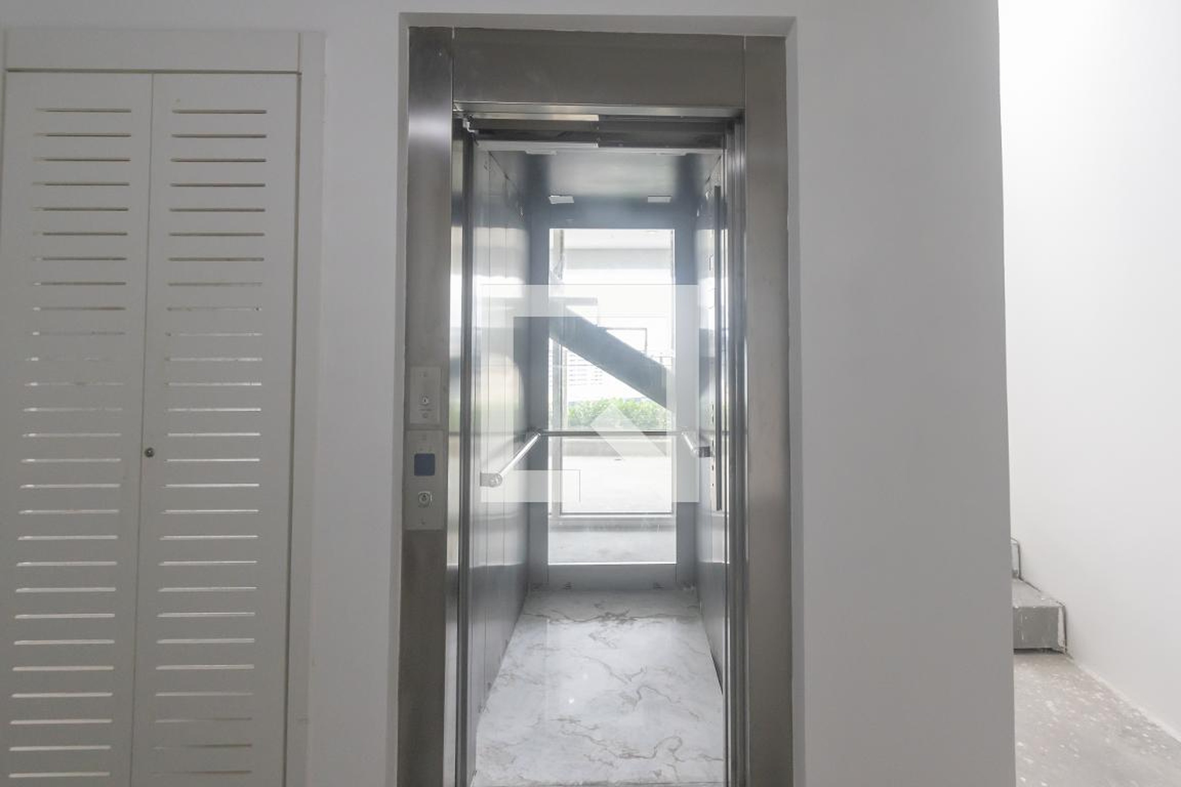 Elevador - Villa Residence Versace