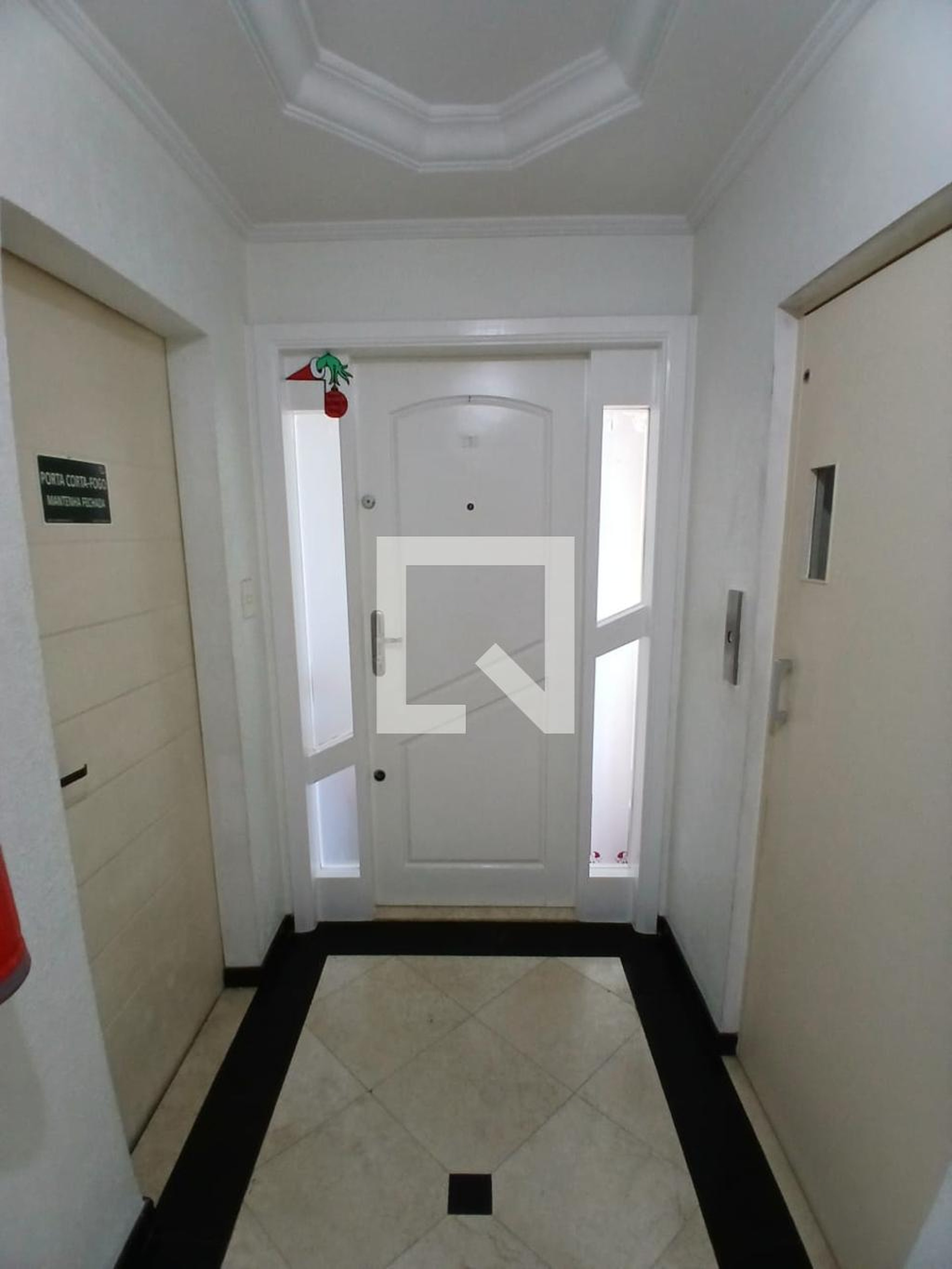 Entrada Condomínio em Rua Maria Cândida, 131